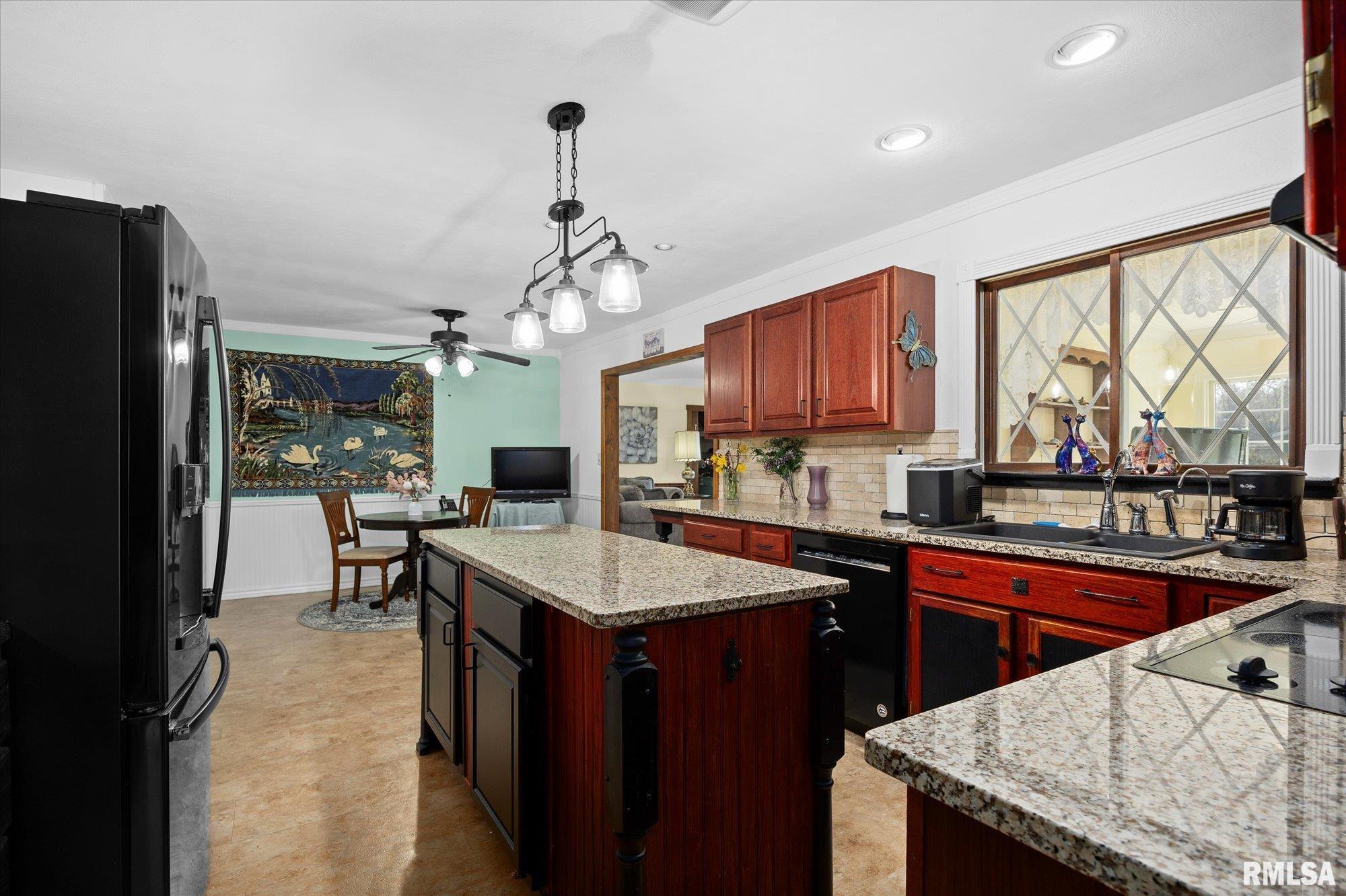 312 Circle Drive, Salem, Illinois image 8