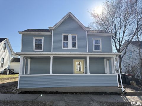 Homes For Sale - 526 Catherine Street<br/> Tazewell County, Pekin, IL 61554