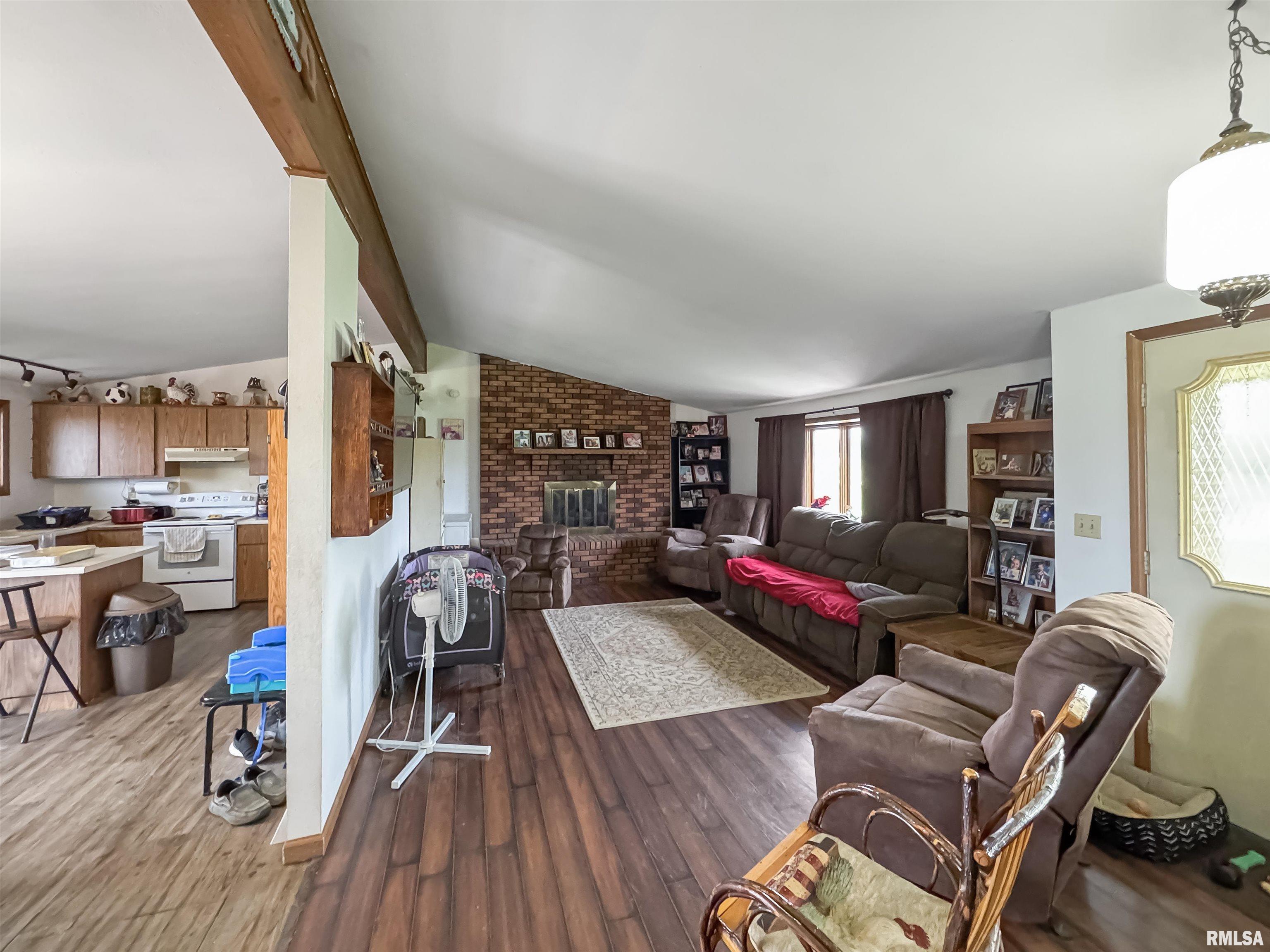 352 1315 East Street, Versailles, Illinois image 4