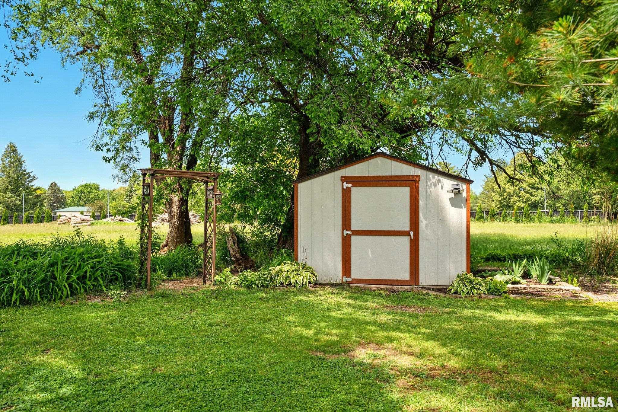 5760 Jenny Lane, Bettendorf, Iowa image 24
