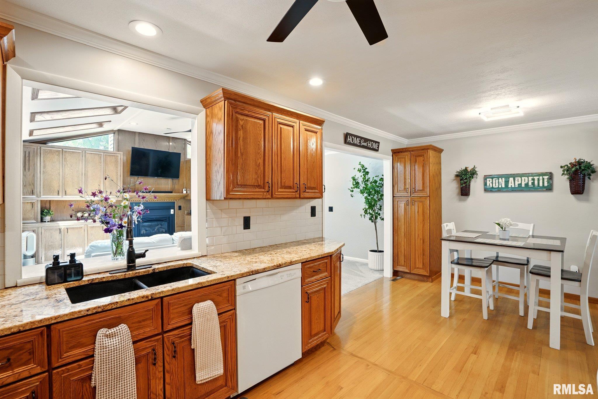 5760 Jenny Lane, Bettendorf, Iowa image 4