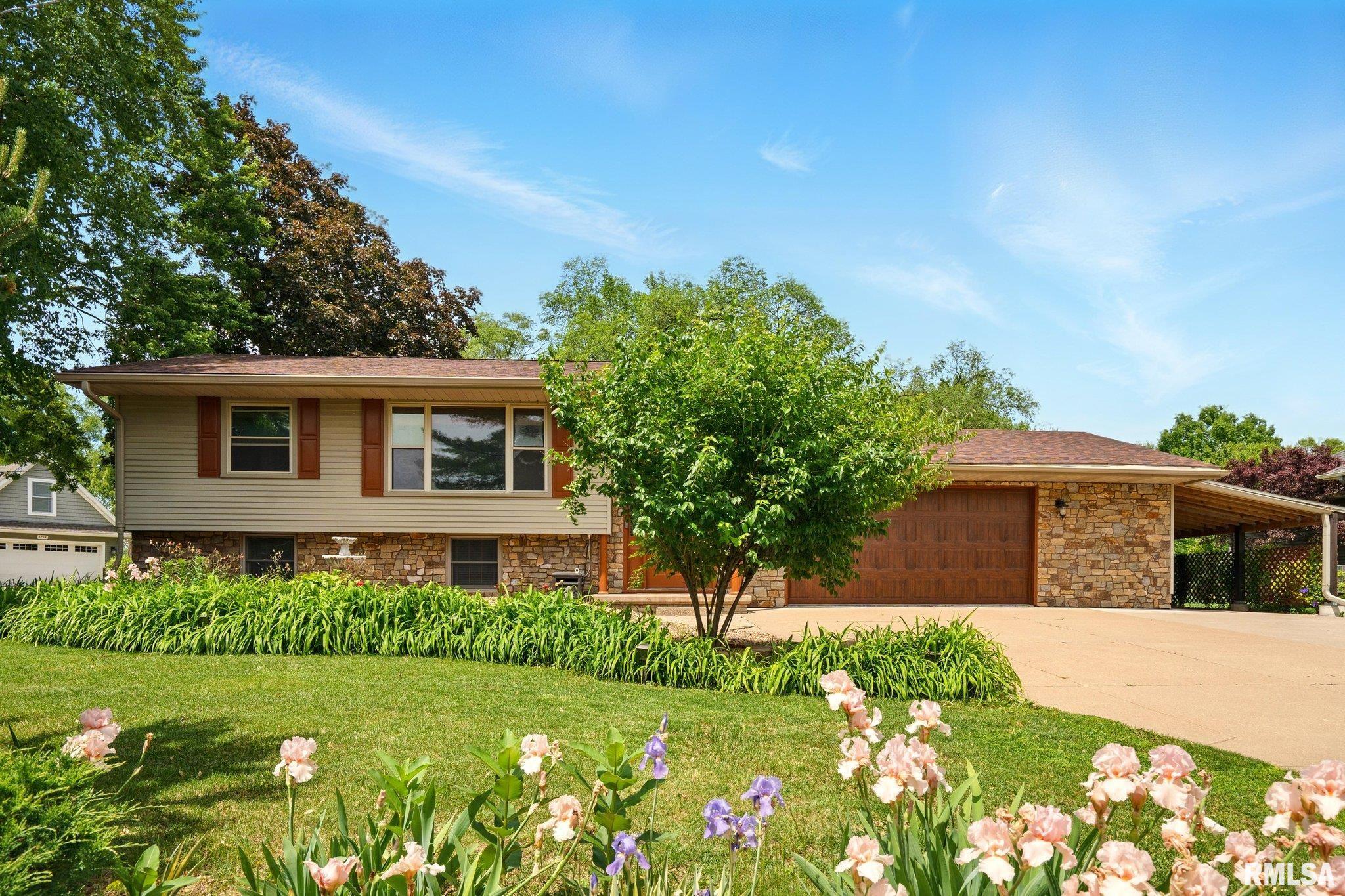 5760 Jenny Lane, Bettendorf, Iowa image 1