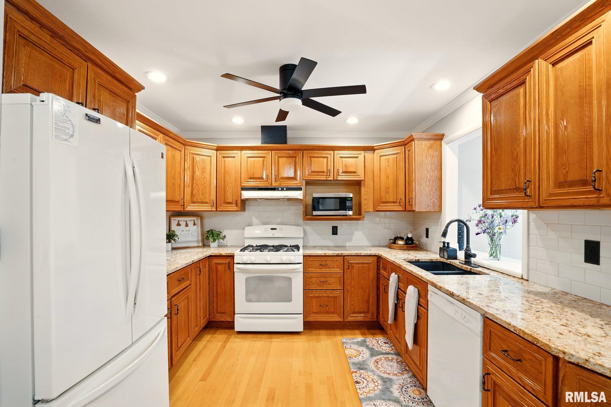 5760 Jenny Lane, Bettendorf, Iowa image 3