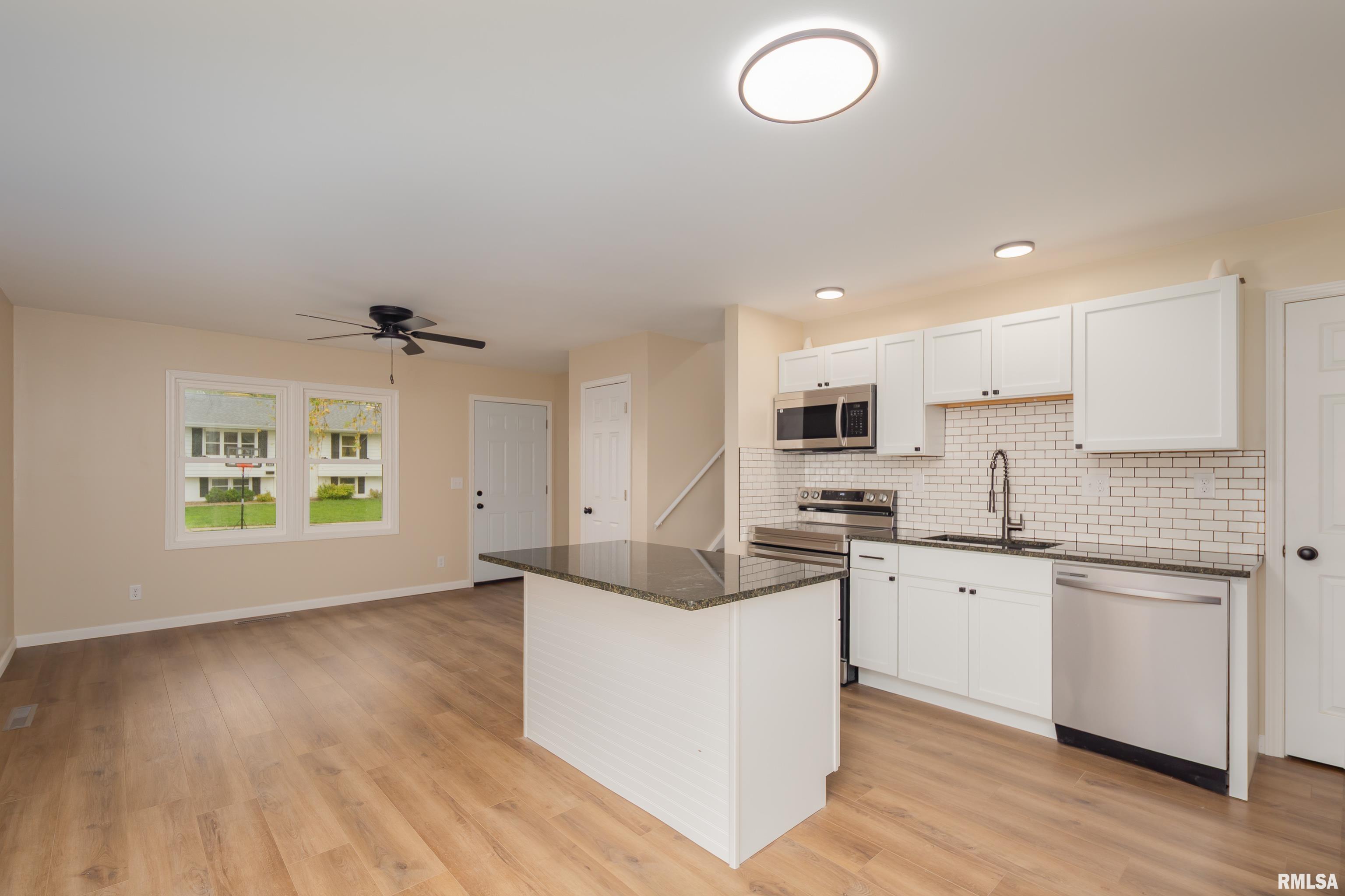 3208 Westmar Drive, Bettendorf, Iowa image 2