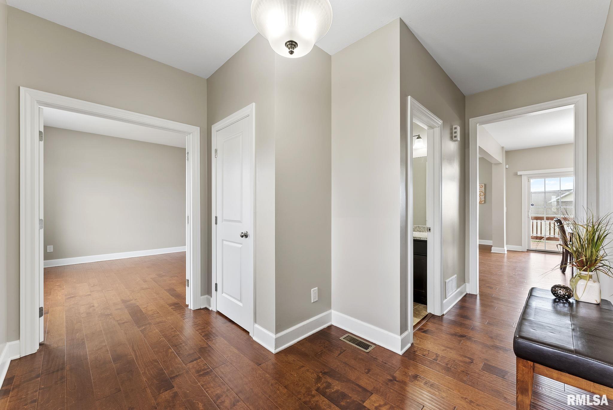 13 Blackstone Circle, Le Claire, Iowa image 2