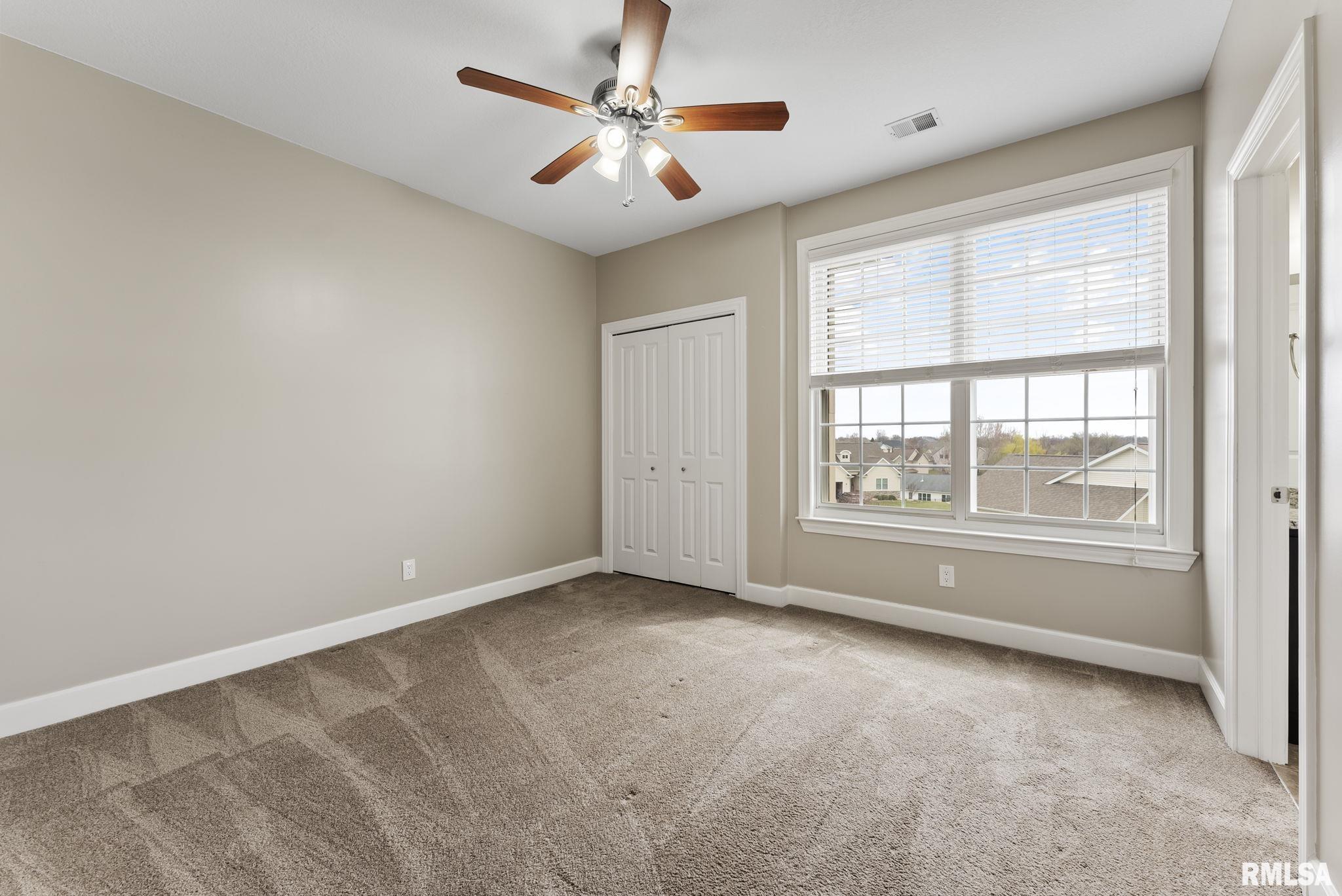 13 Blackstone Circle, Le Claire, Iowa image 19