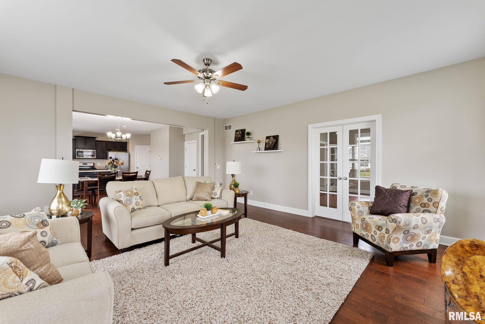 13 Blackstone Circle, Le Claire, Iowa image 11
