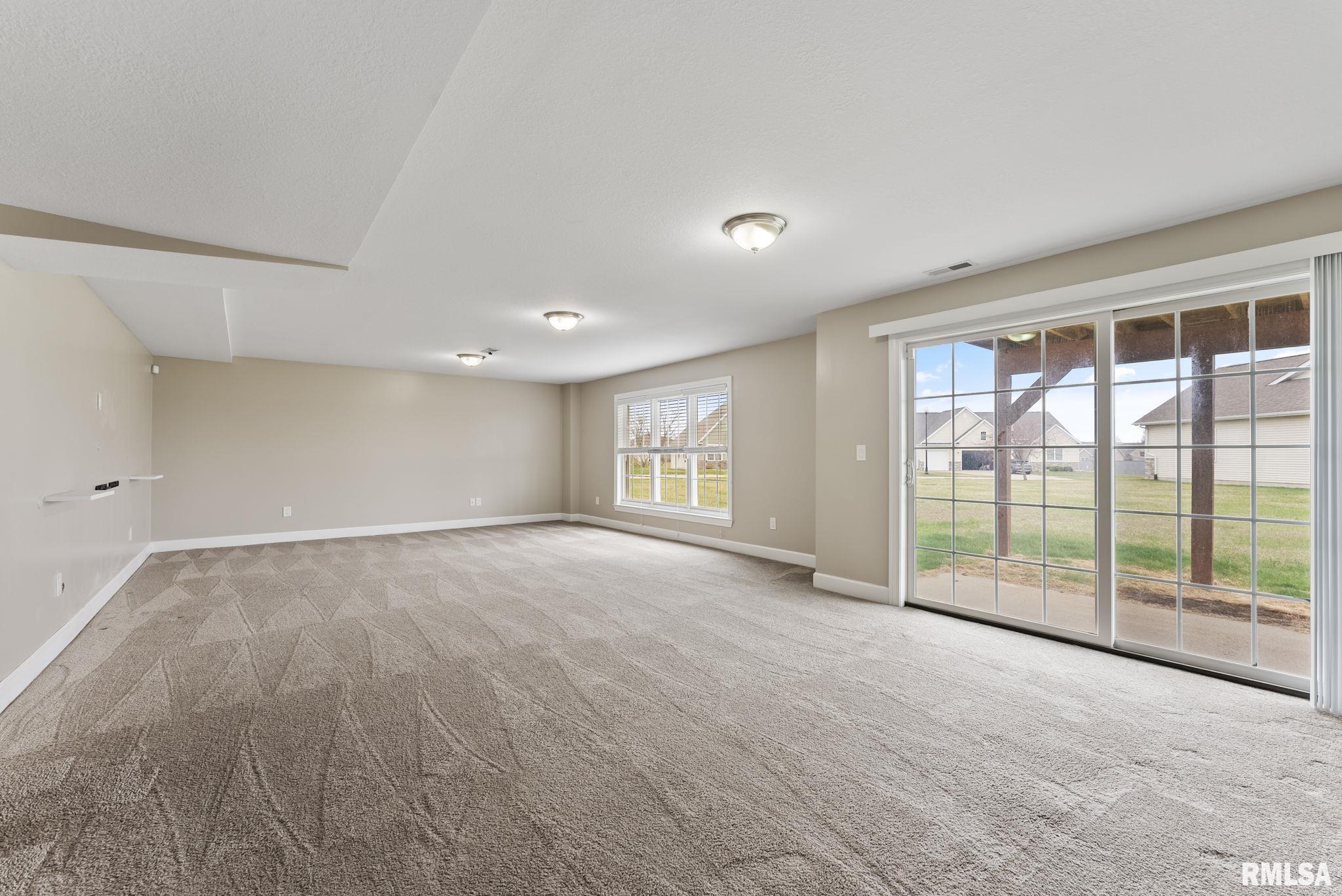 13 Blackstone Circle, Le Claire, Iowa image 22