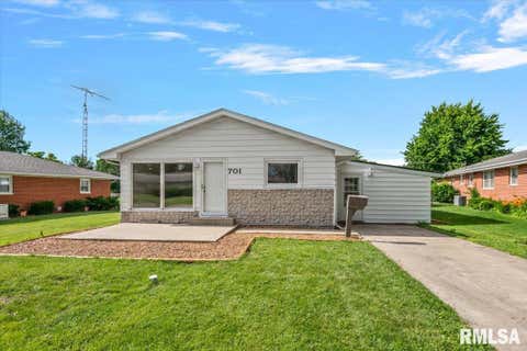 Homes For Sale - 701 Samuel Street<br/> Taylorville, IL 62568