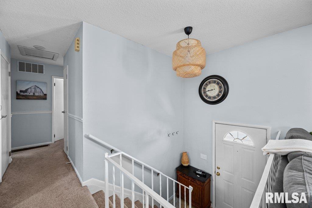 3521 Greenbrier Drive, Bettendorf, Iowa image 3