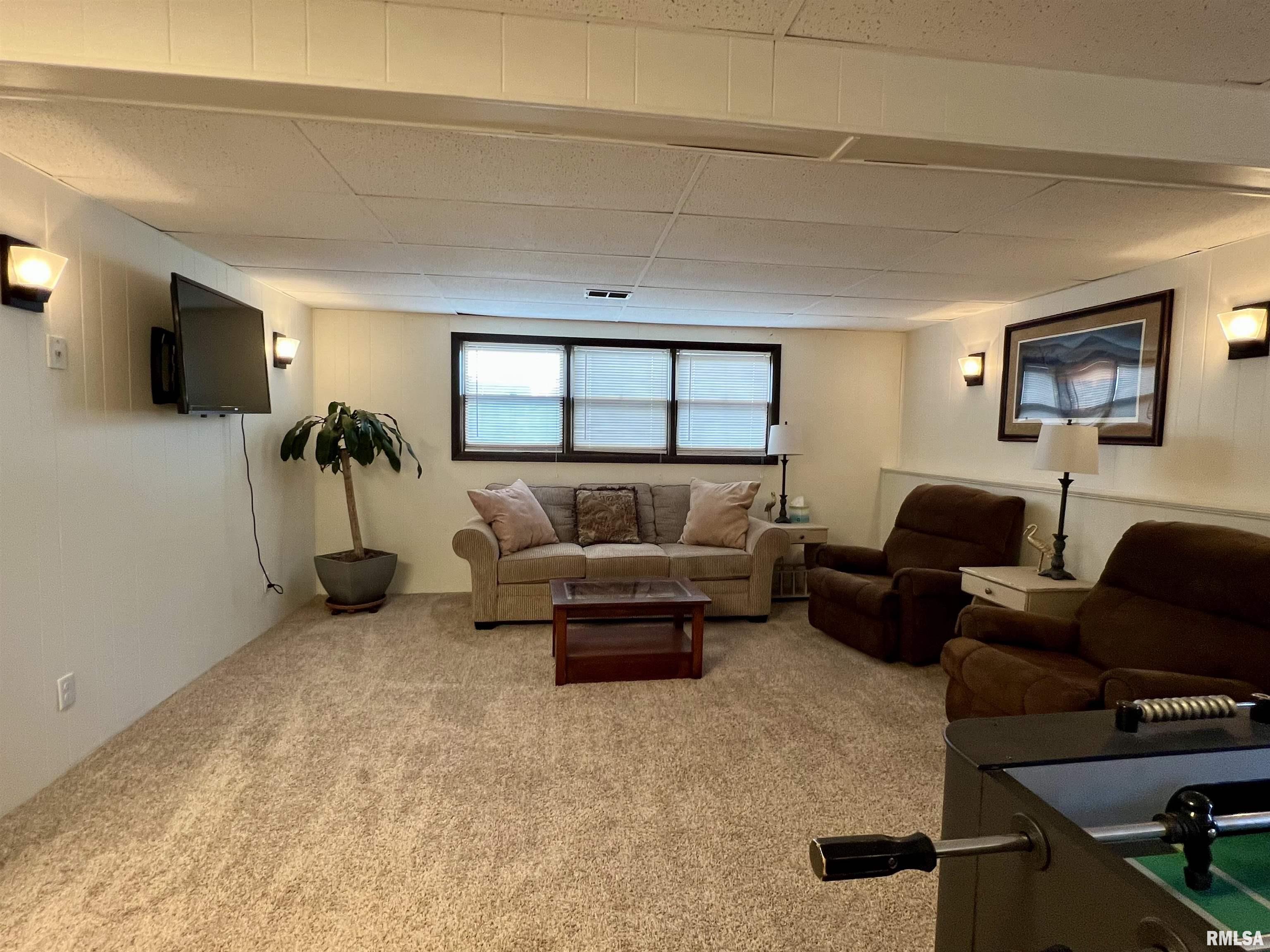 3521 Greenbrier Drive, Bettendorf, Iowa image 16