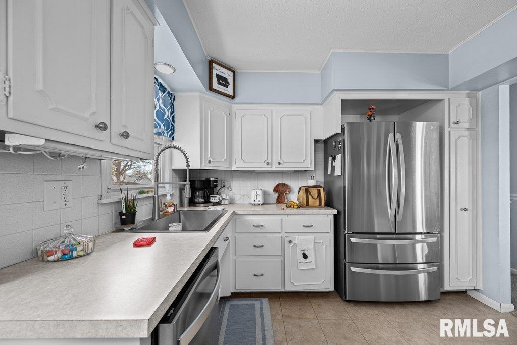 3521 Greenbrier Drive, Bettendorf, Iowa image 9