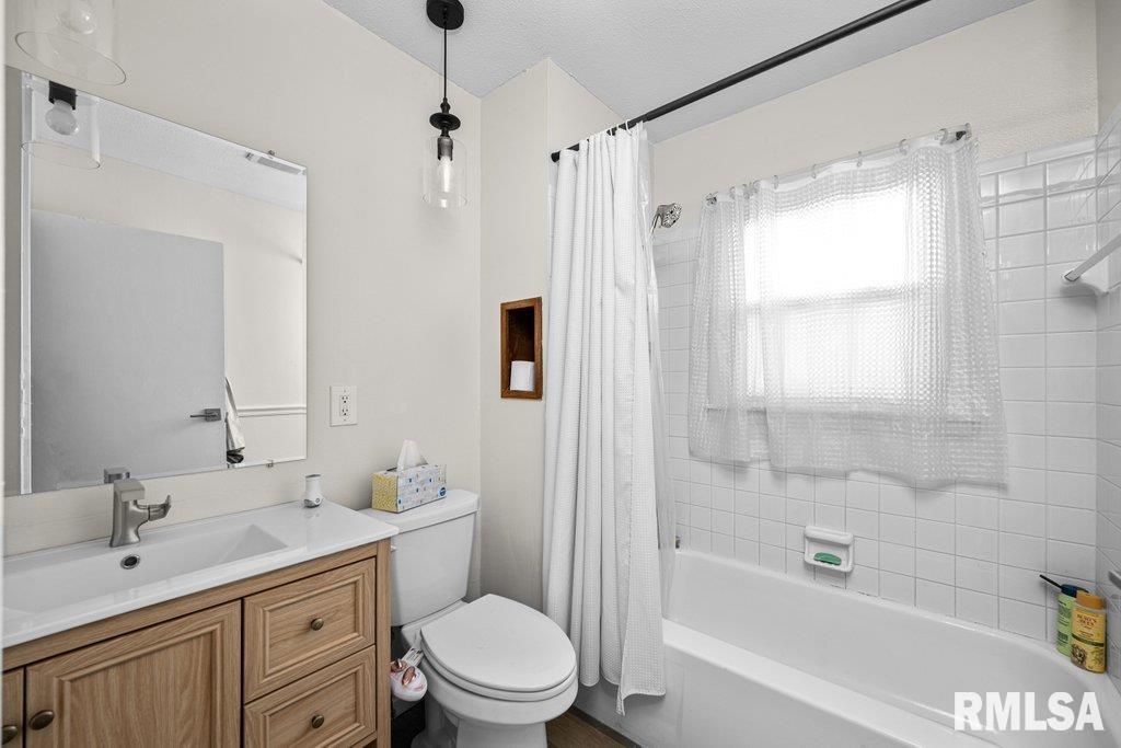 3521 Greenbrier Drive, Bettendorf, Iowa image 12