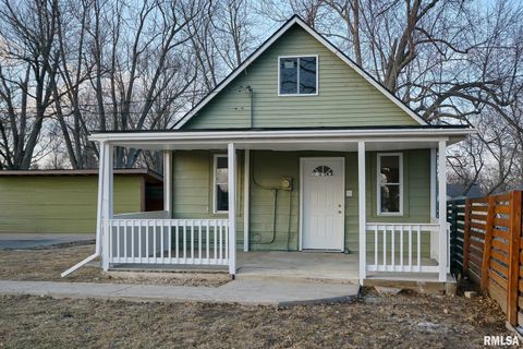 Homes For Sale - 105 Groveland Street<br/> Tazewell County, East Peoria, IL 61611