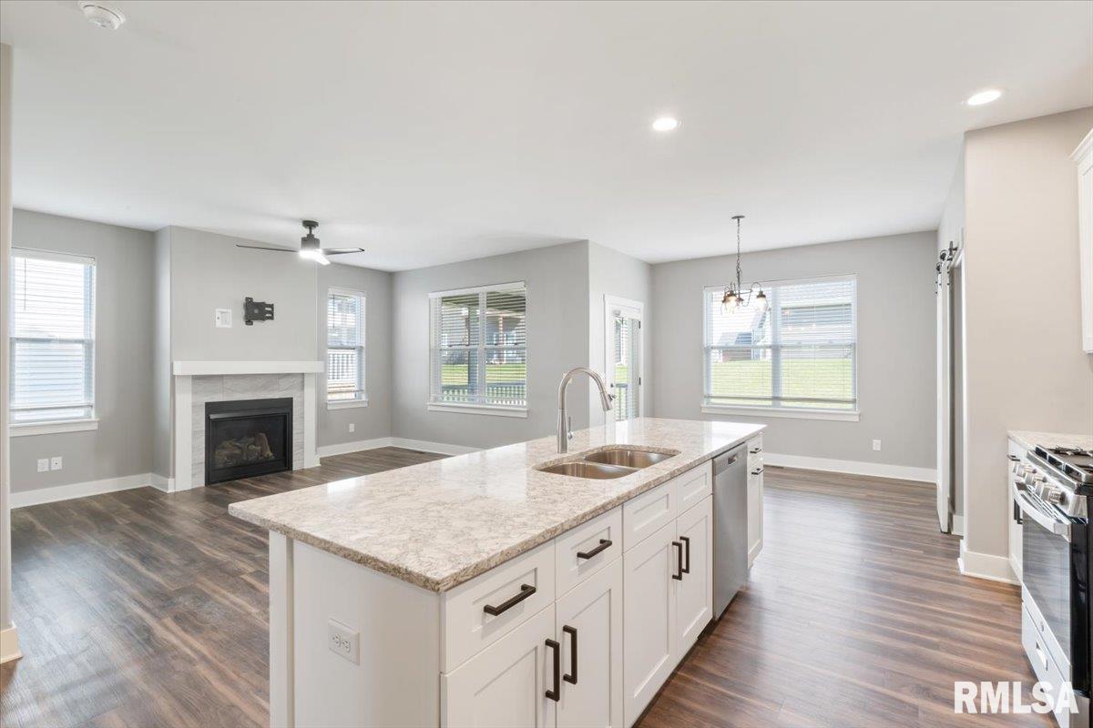 3074 Mary Leigh Drive, Bettendorf, Iowa image 8