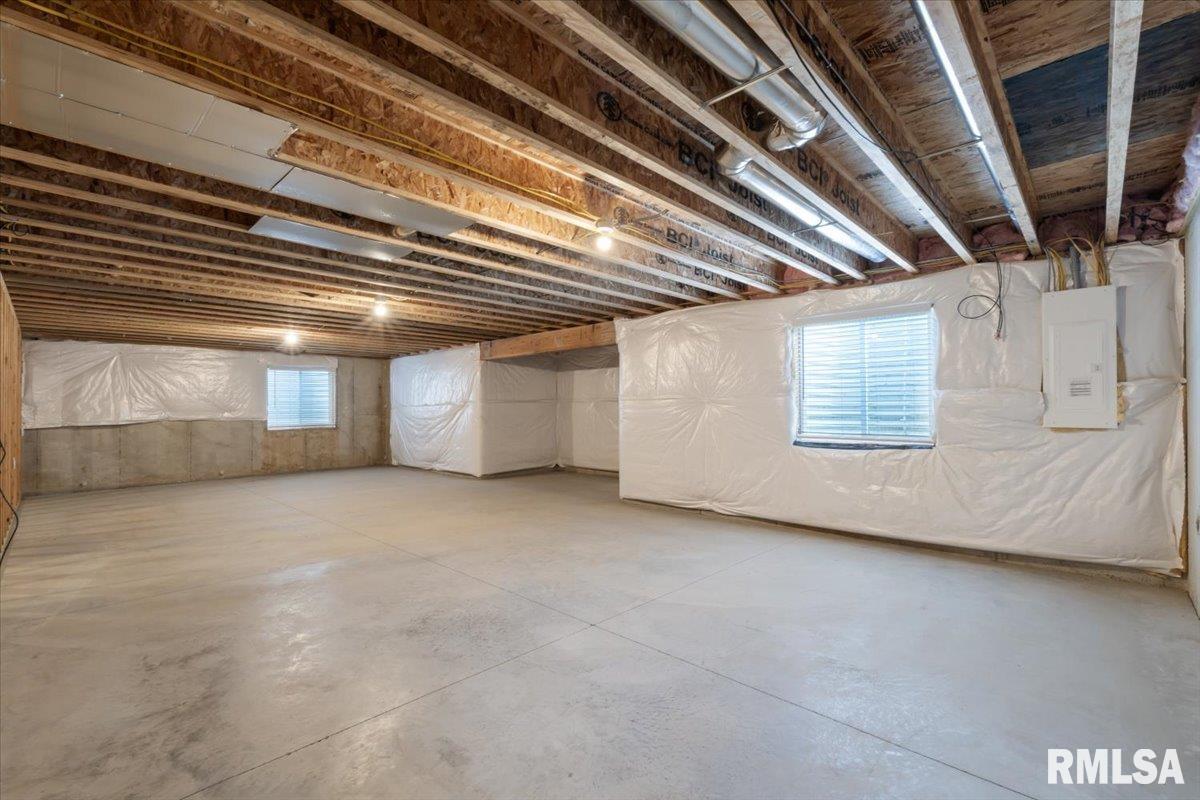 3074 Mary Leigh Drive, Bettendorf, Iowa image 42