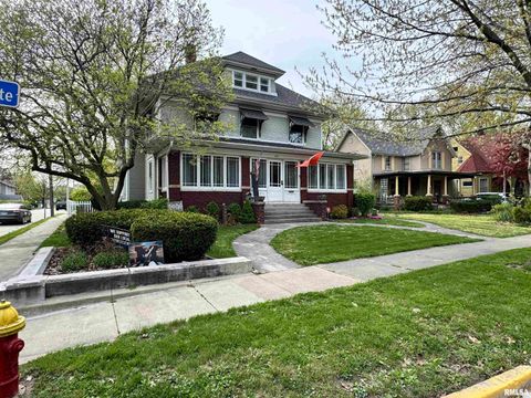 Photo of 632 S LAFAYETTE Street, Macomb, IL 61455 (MLS # CA1043260)