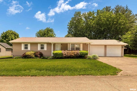 Homes For Sale - 4 Acorn Drive<br/> Saline County, Harrisburg, IL 62946