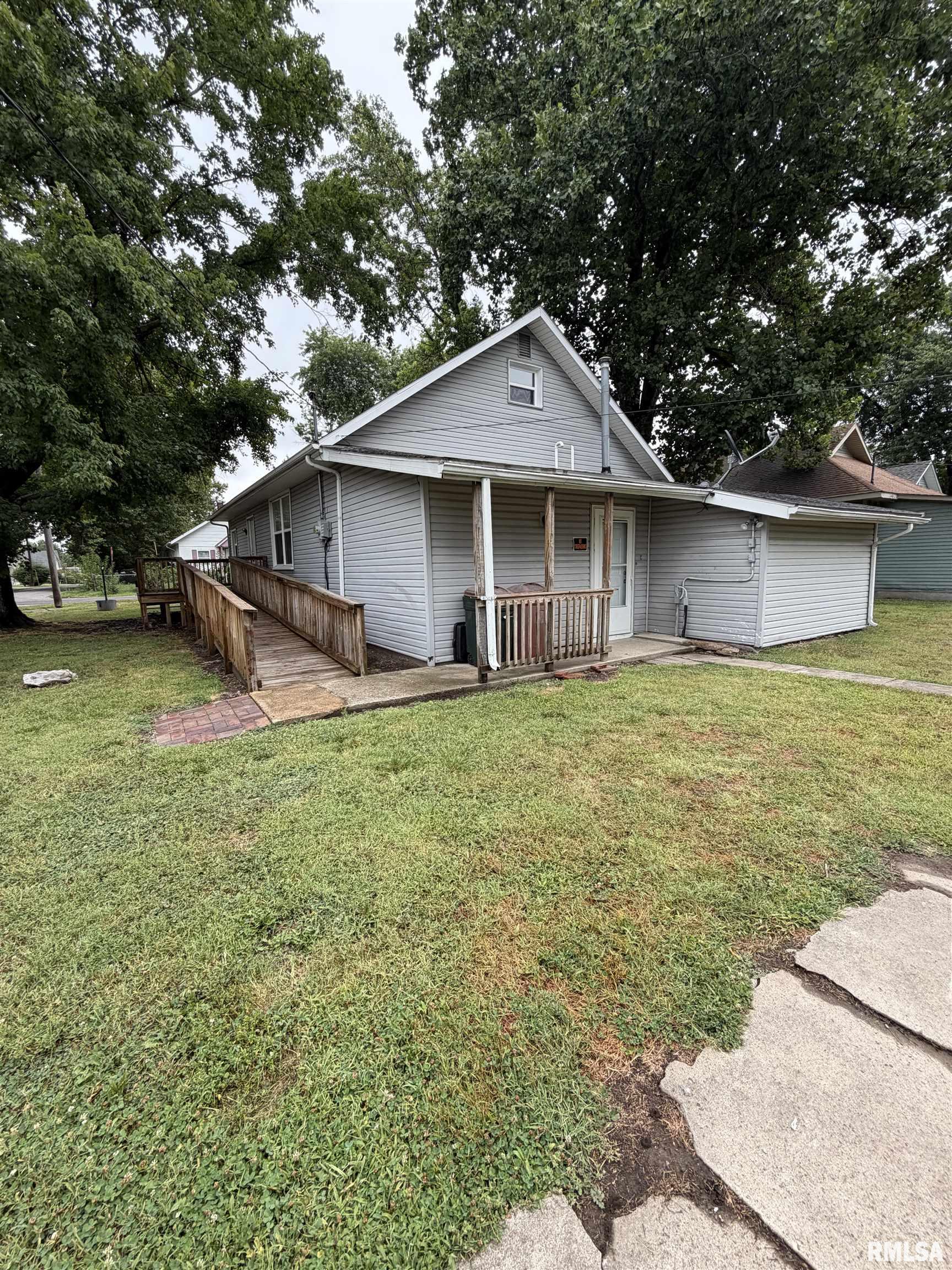 Photo 1 of 27 — 1420 W CHERRY Street, Herrin, IL 62948