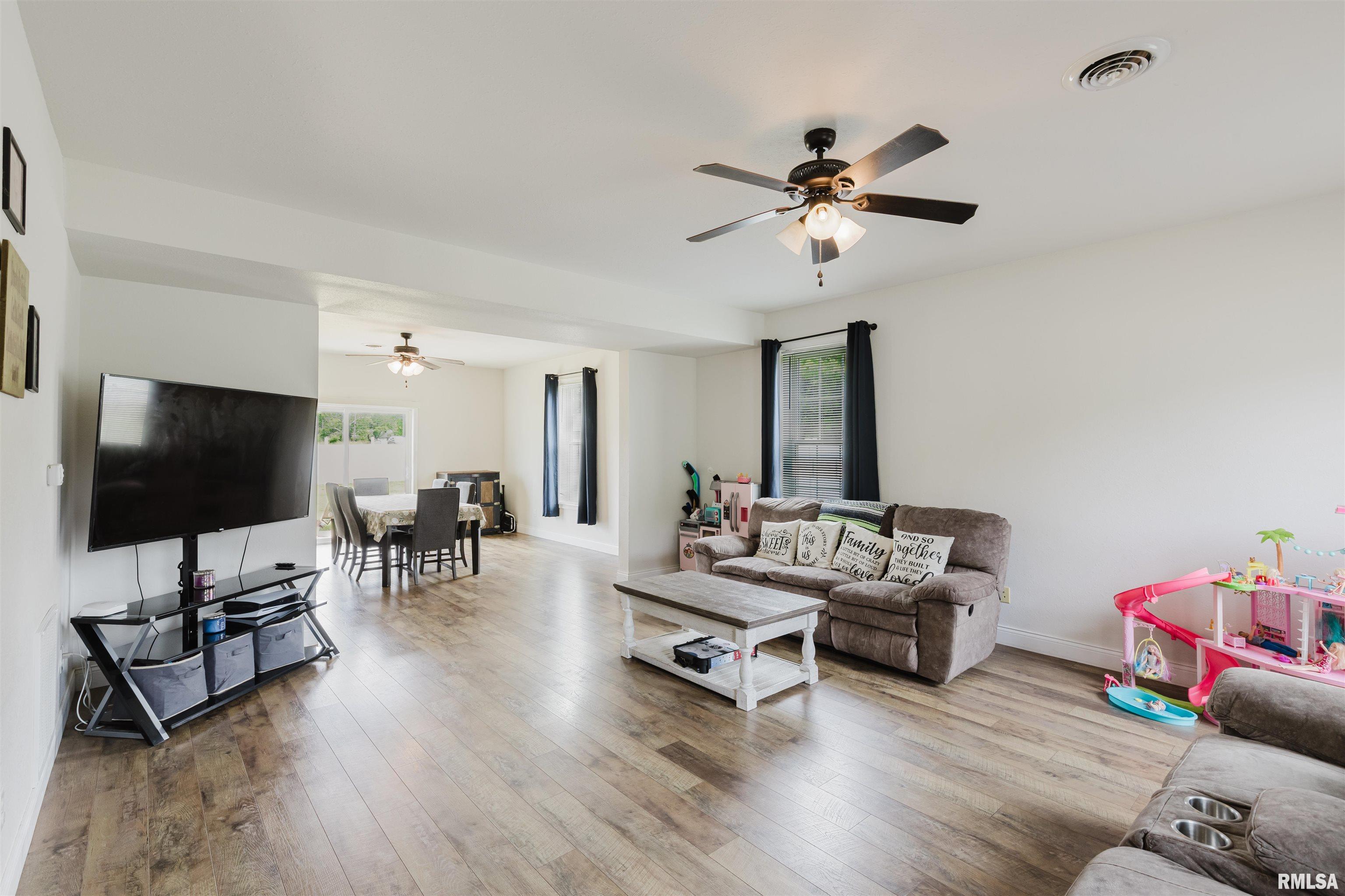 704 Legacy Drive, Herrin, Illinois image 3