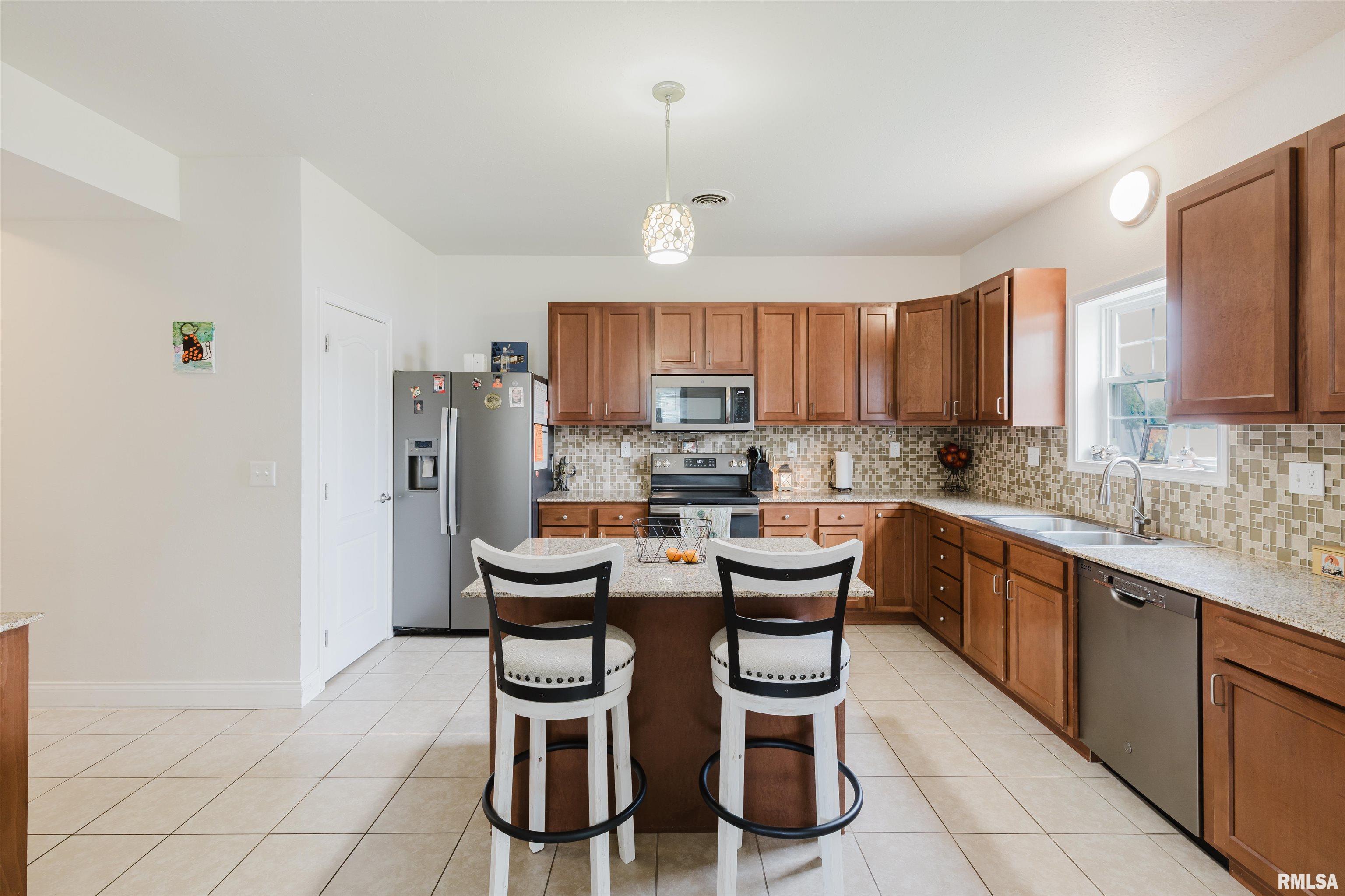 704 Legacy Drive, Herrin, Illinois image 8