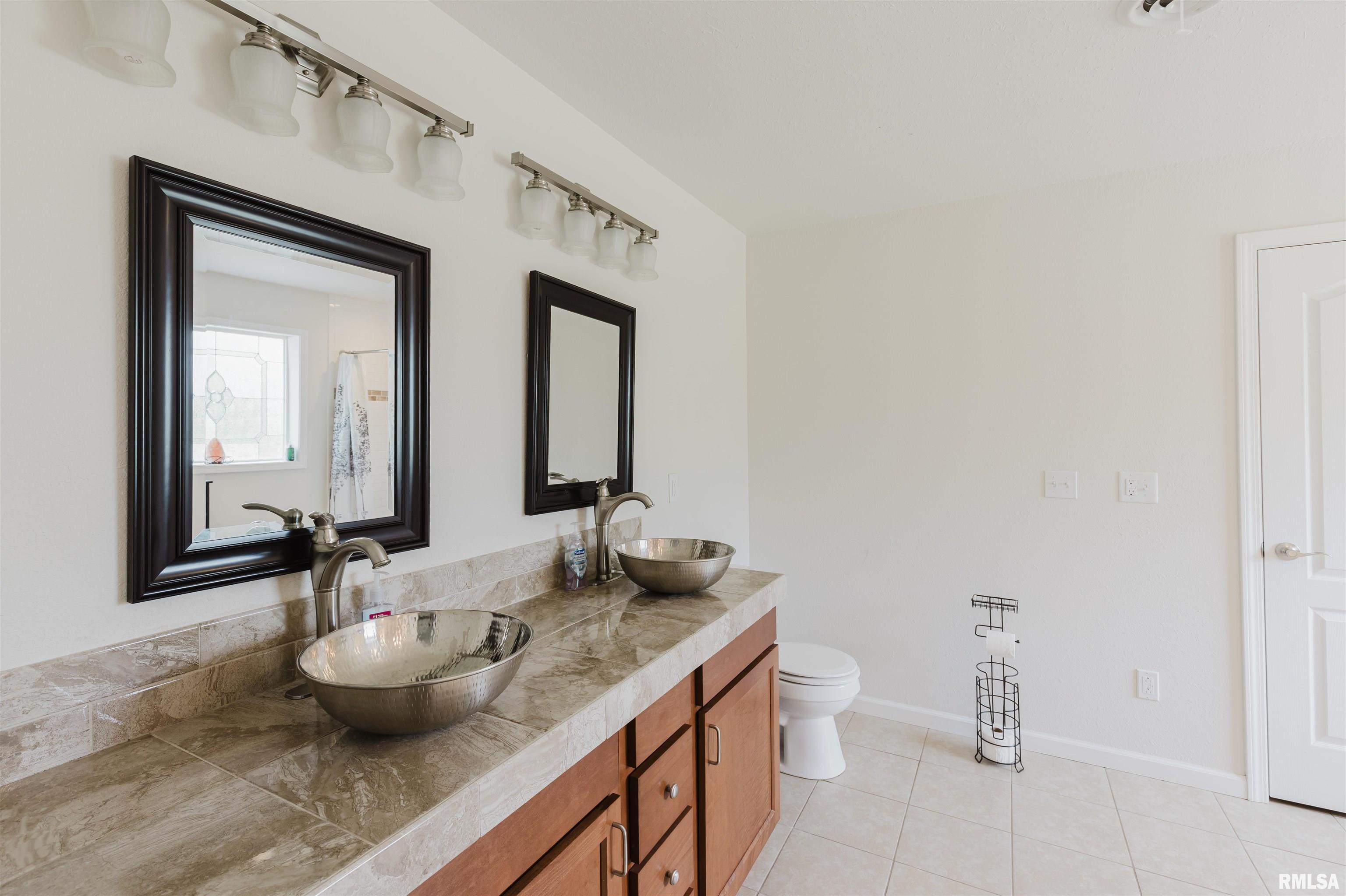 704 Legacy Drive, Herrin, Illinois image 13