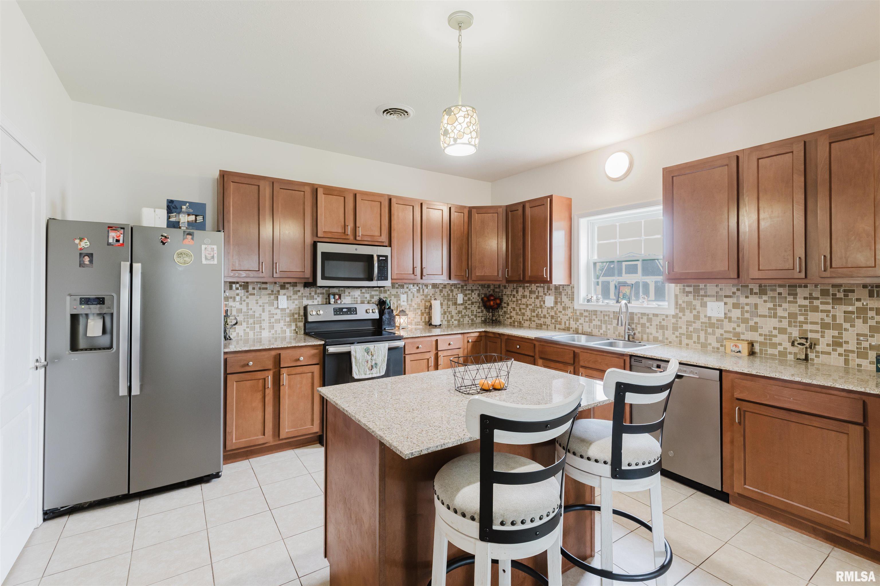 704 Legacy Drive, Herrin, Illinois image 9