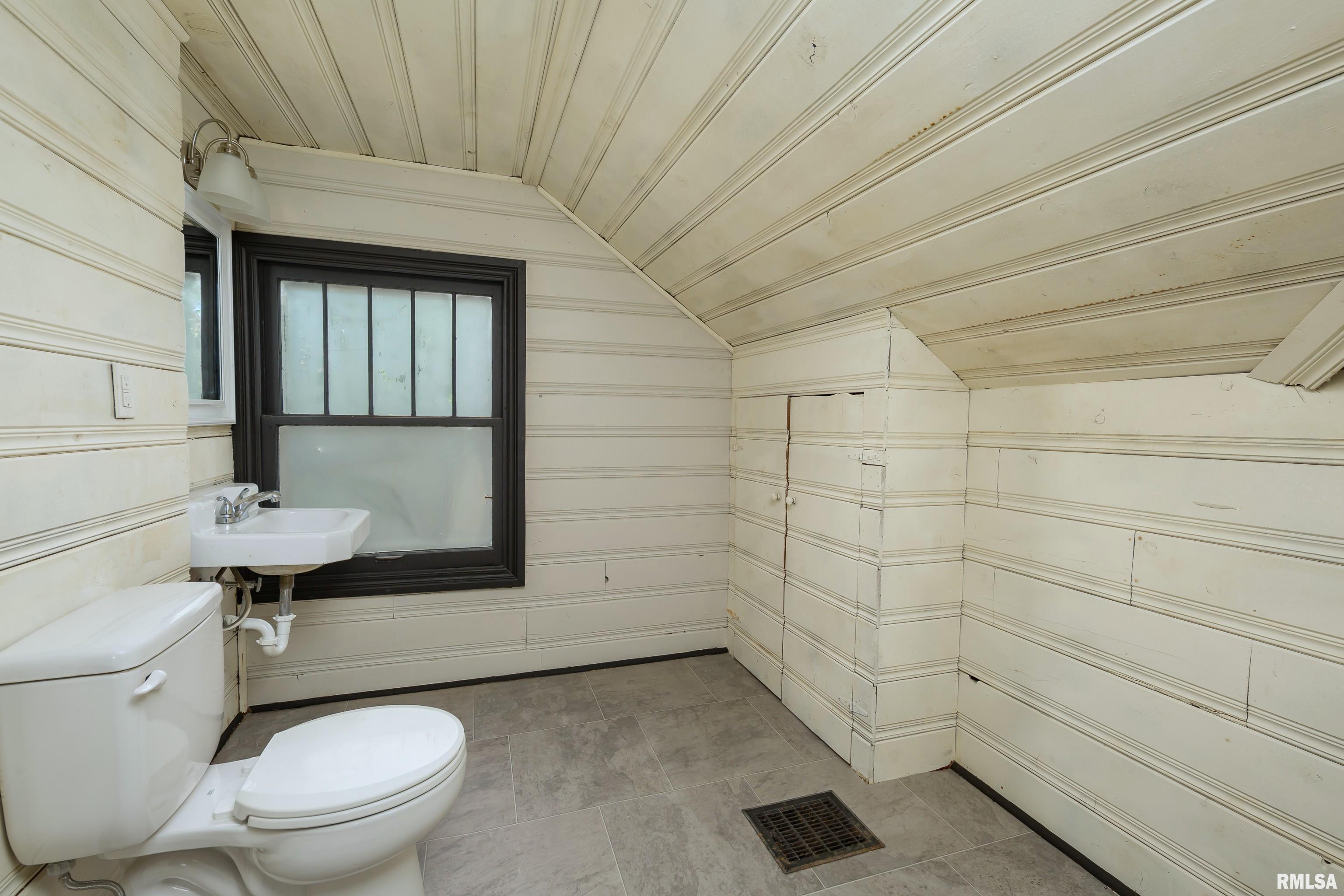 1522 Bridge Avenue, Davenport, Iowa image 35