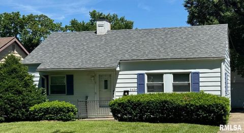 Homes For Sale - 2404 S Whittier Avenue<br/> Sangamon County, Springfield, IL 62704