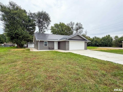 Homes For Sale - 214 S Grant Street<br/> Marshall County, Toluca, IL 61369