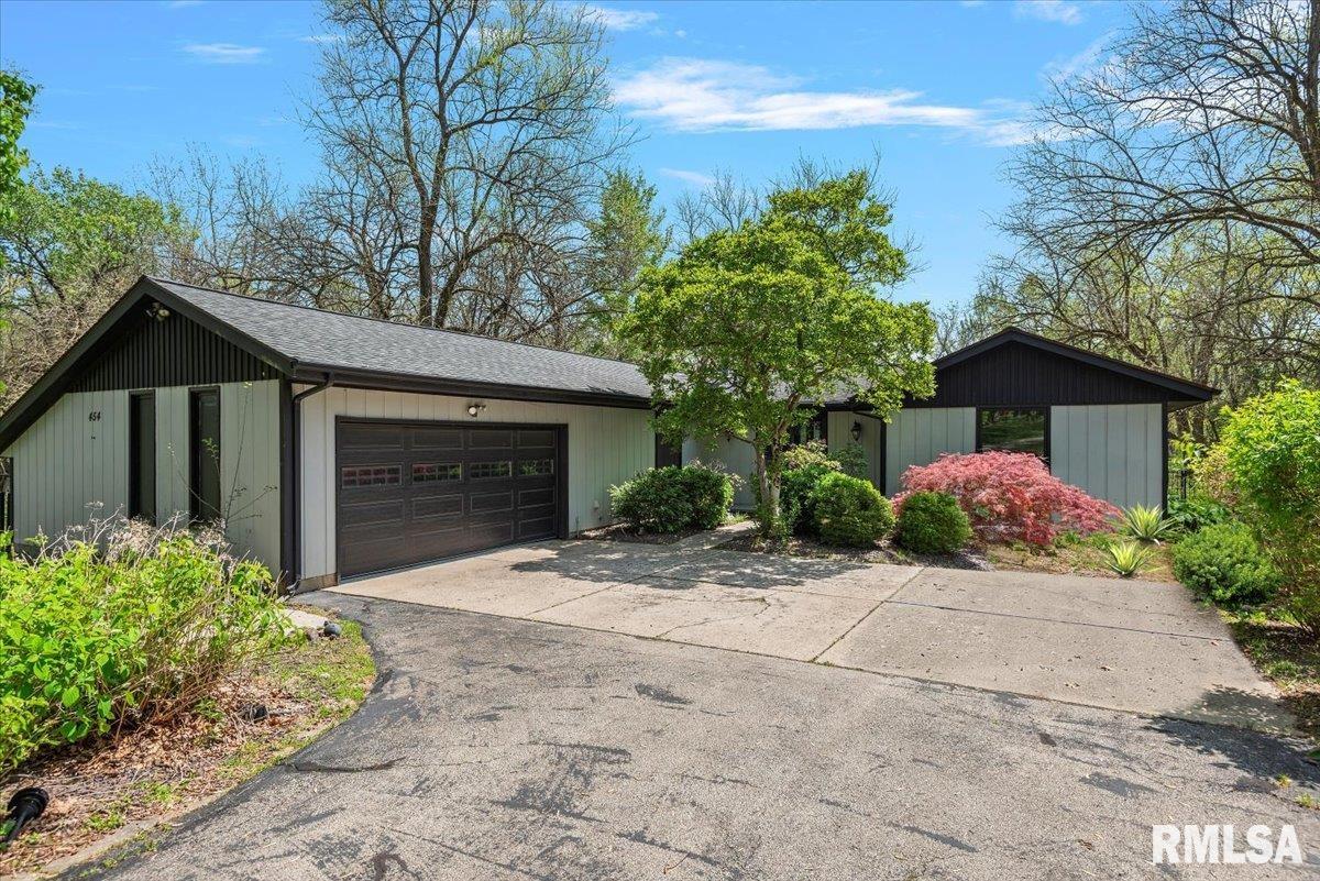 454 Brian Lane, Dawson, Illinois image 3