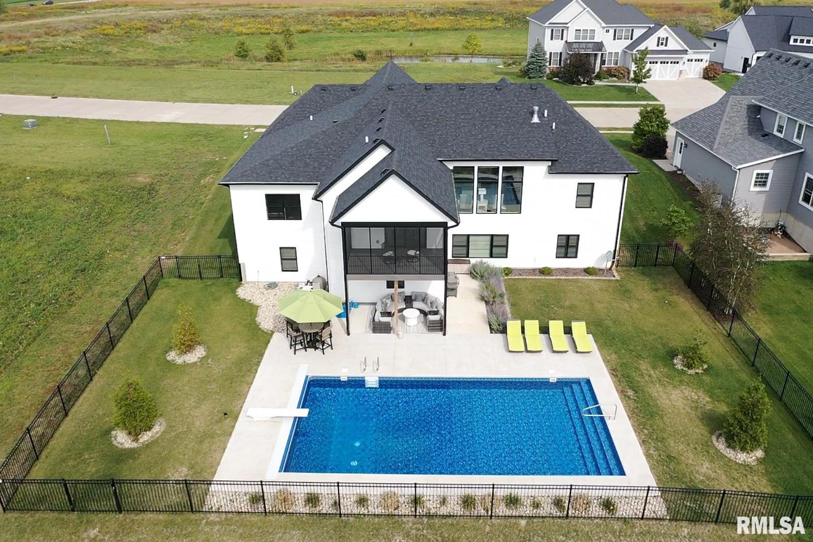 6546 Cardinal Road, Bettendorf, Iowa image 3