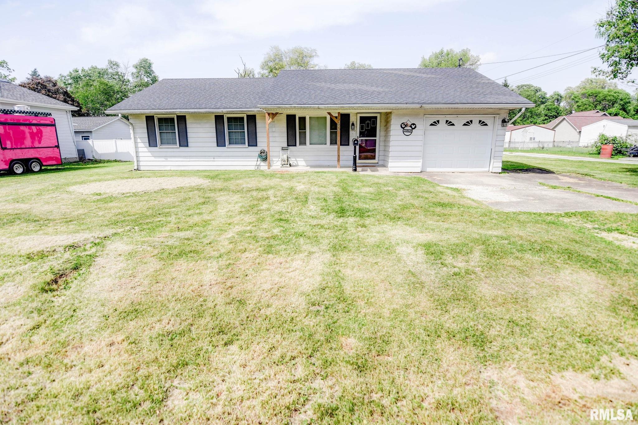 206 W North Street, Assumption, Illinois image 1