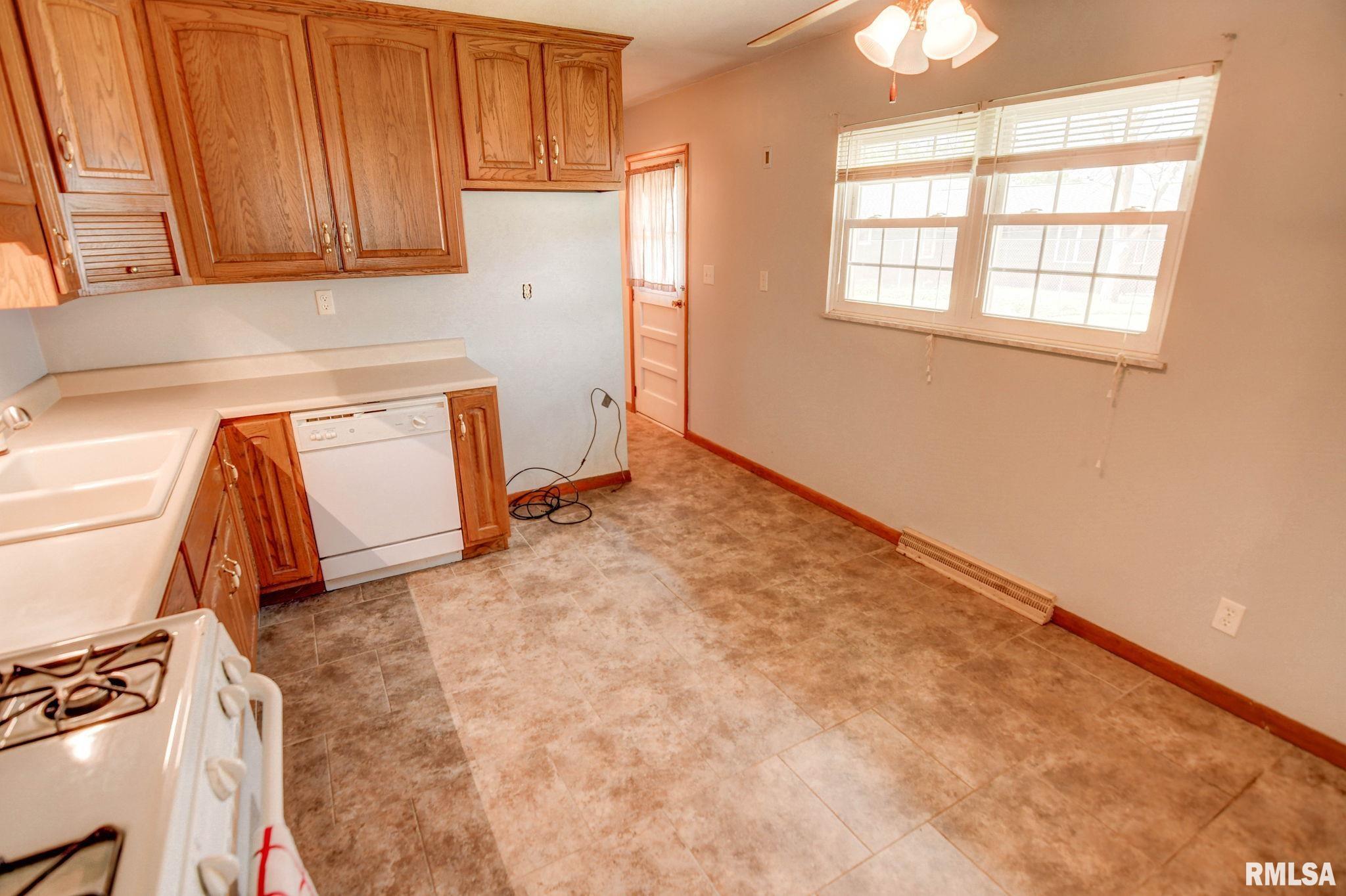 206 W North Street, Assumption, Illinois image 13