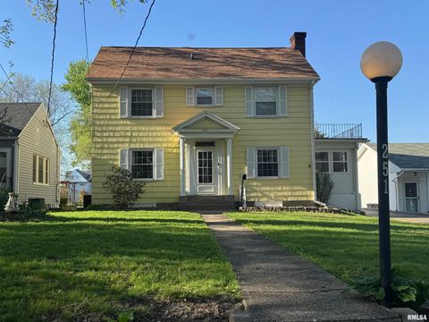 Homes For Sale - 251 W Elm Street<br/> Canton, IL 61520