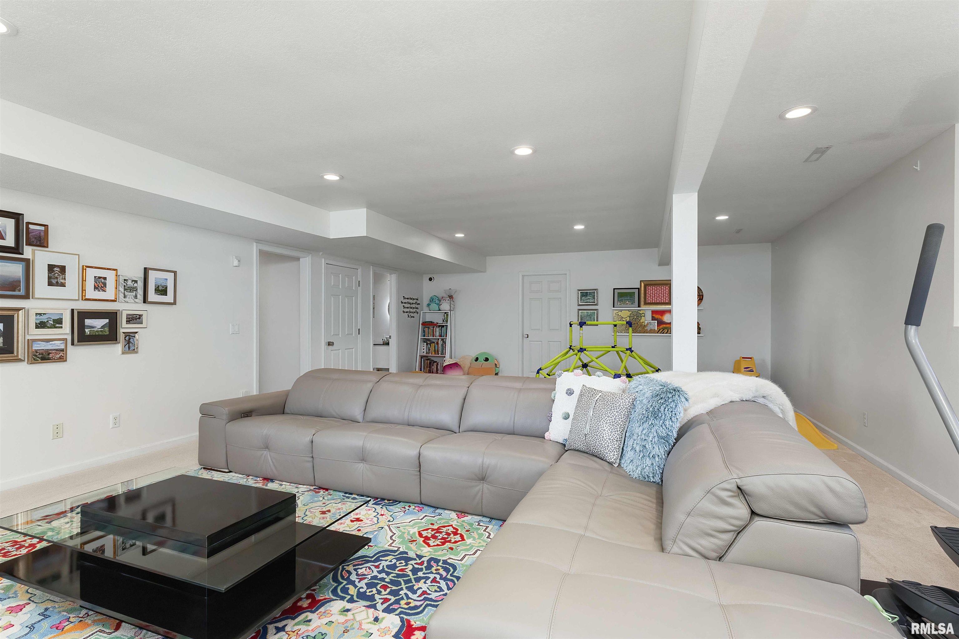 2083 Lundy Lane, Bettendorf, Iowa image 42