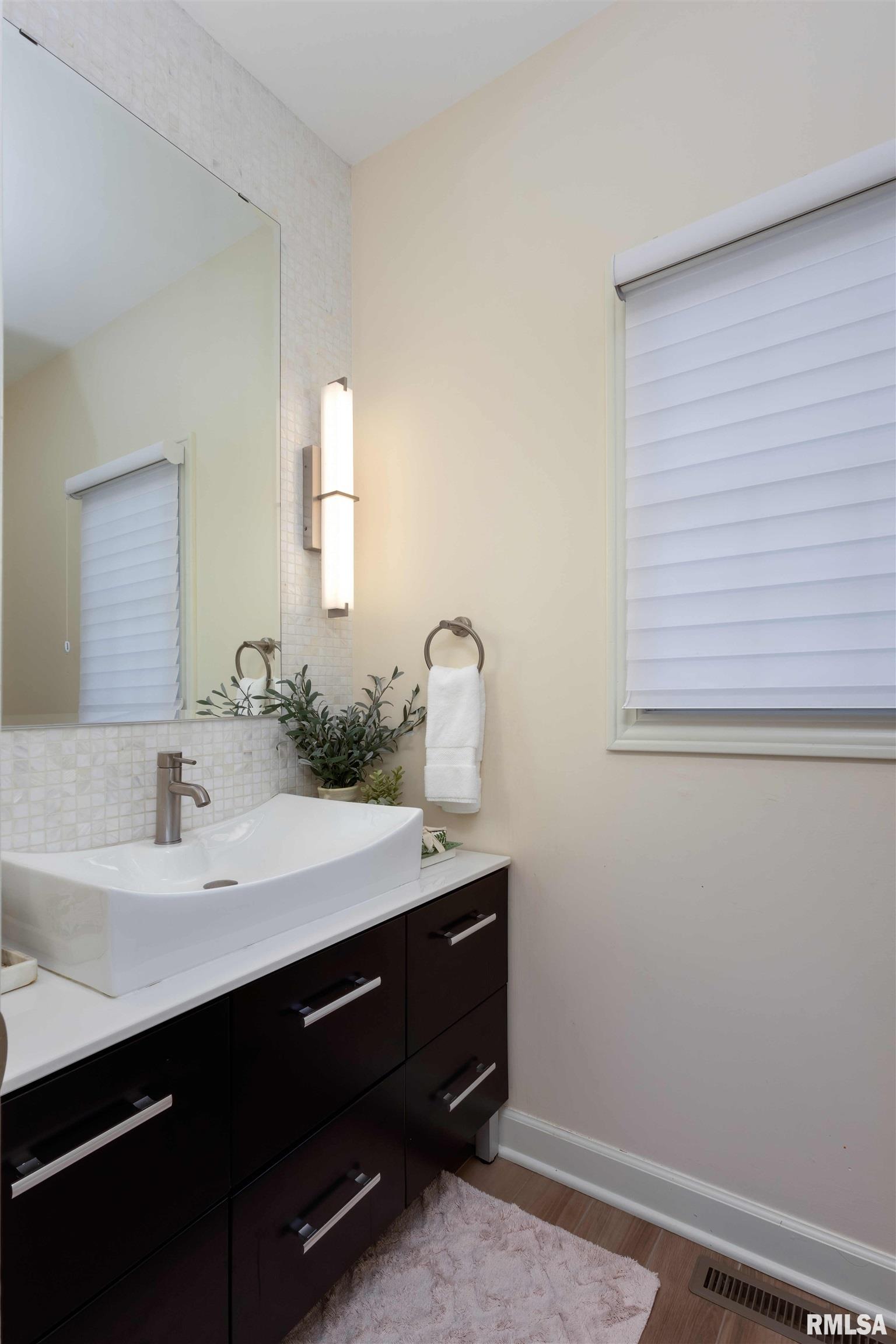 2083 Lundy Lane, Bettendorf, Iowa image 21