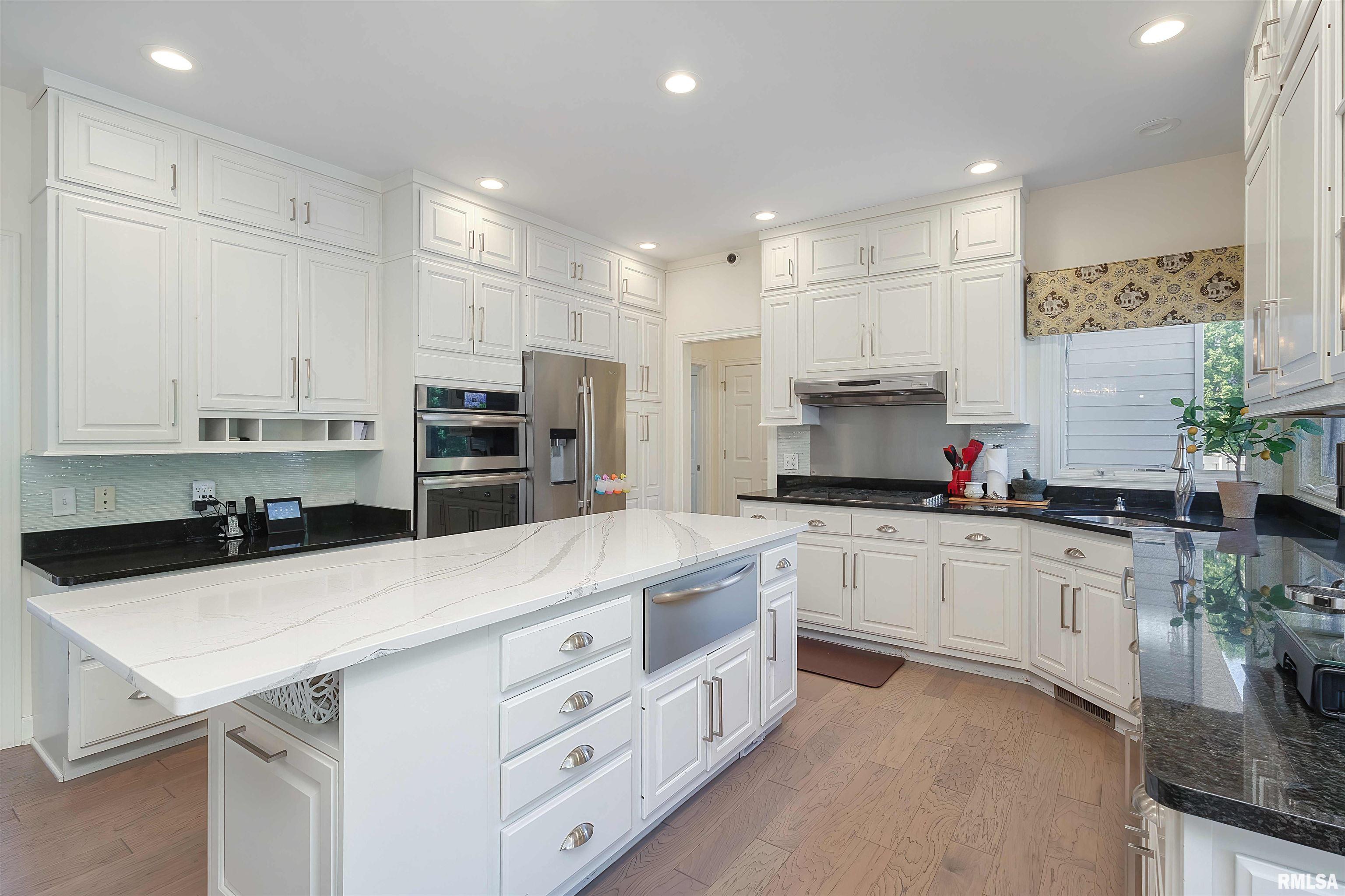 2083 Lundy Lane, Bettendorf, Iowa image 17