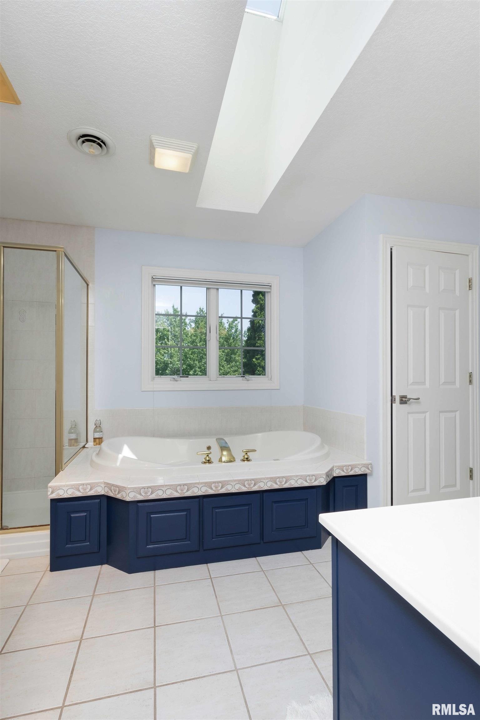 2083 Lundy Lane, Bettendorf, Iowa image 29