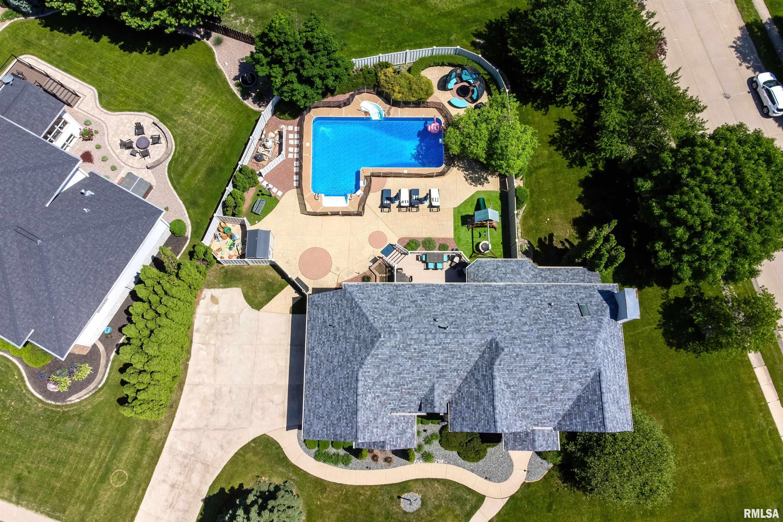 2083 Lundy Lane, Bettendorf, Iowa image 4