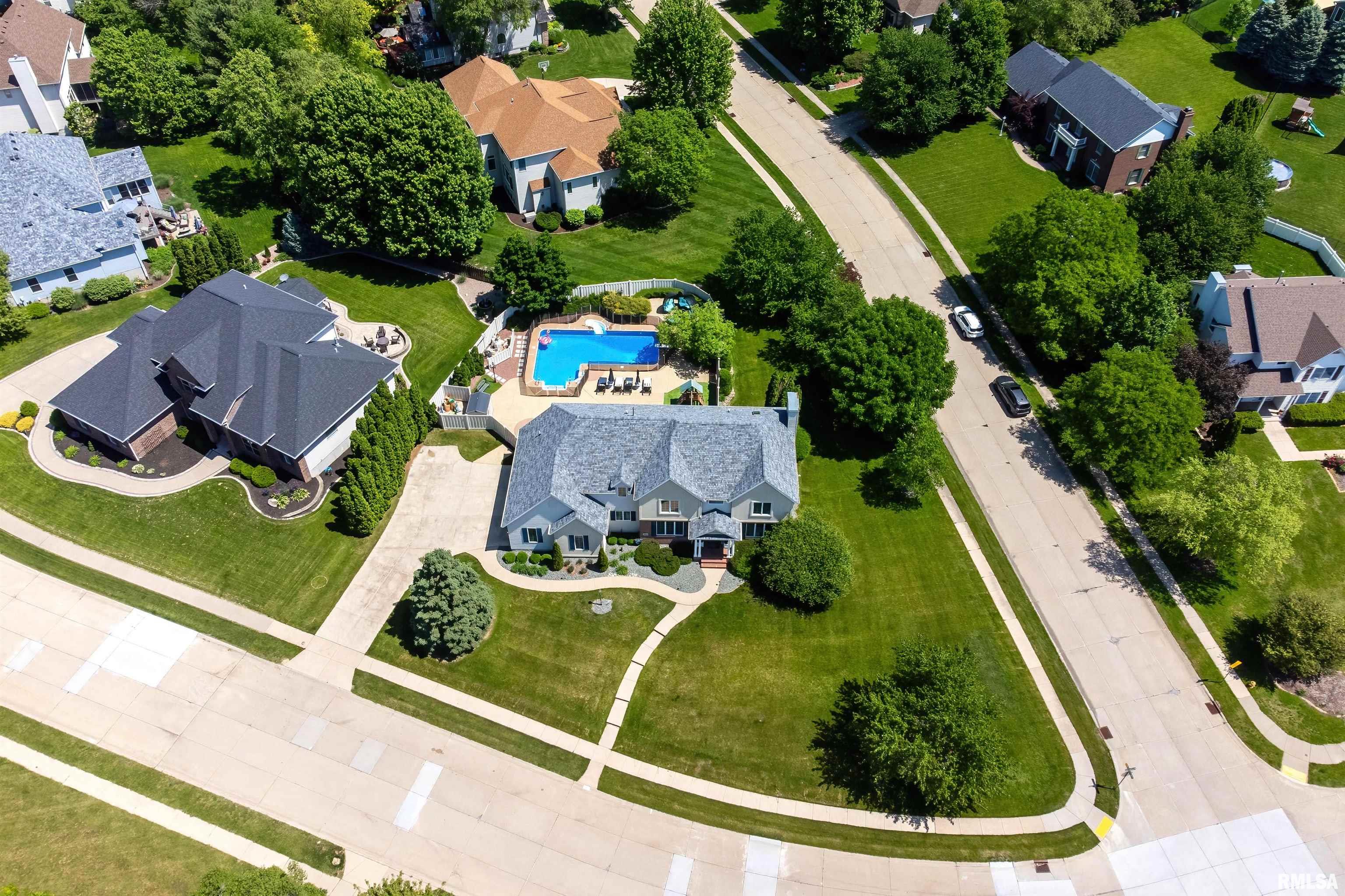 2083 Lundy Lane, Bettendorf, Iowa image 3