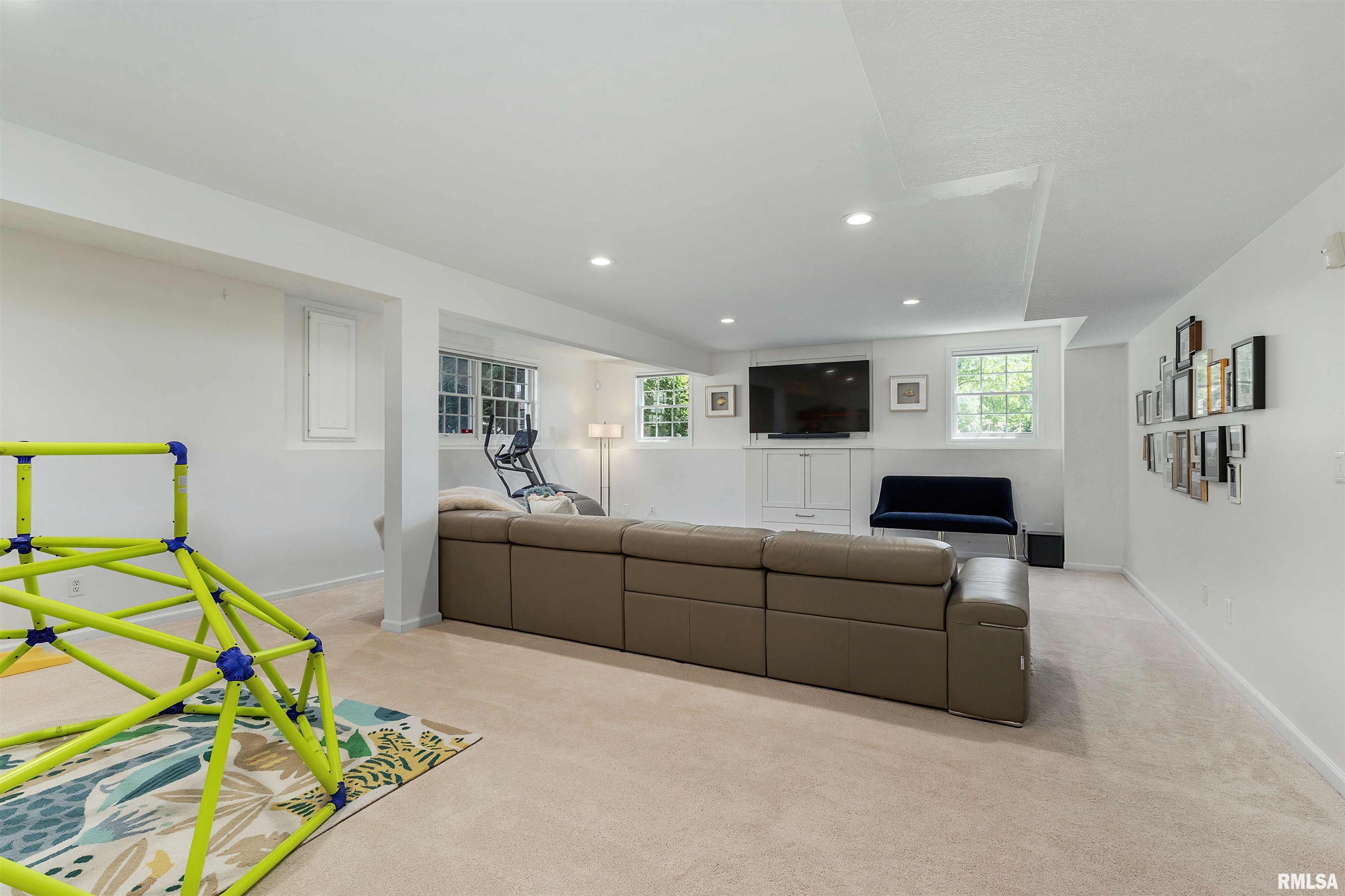 2083 Lundy Lane, Bettendorf, Iowa image 41
