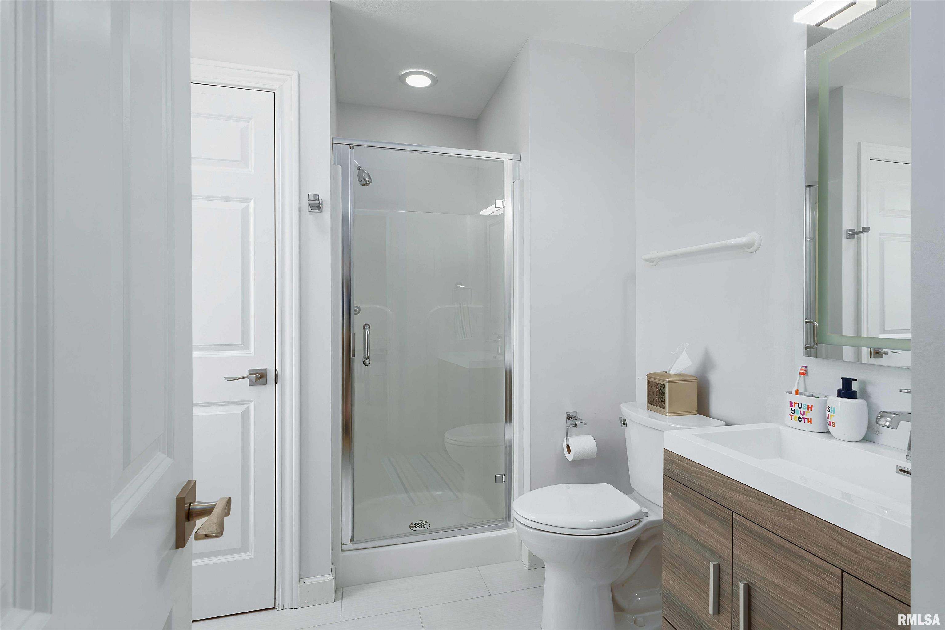 2083 Lundy Lane, Bettendorf, Iowa image 33