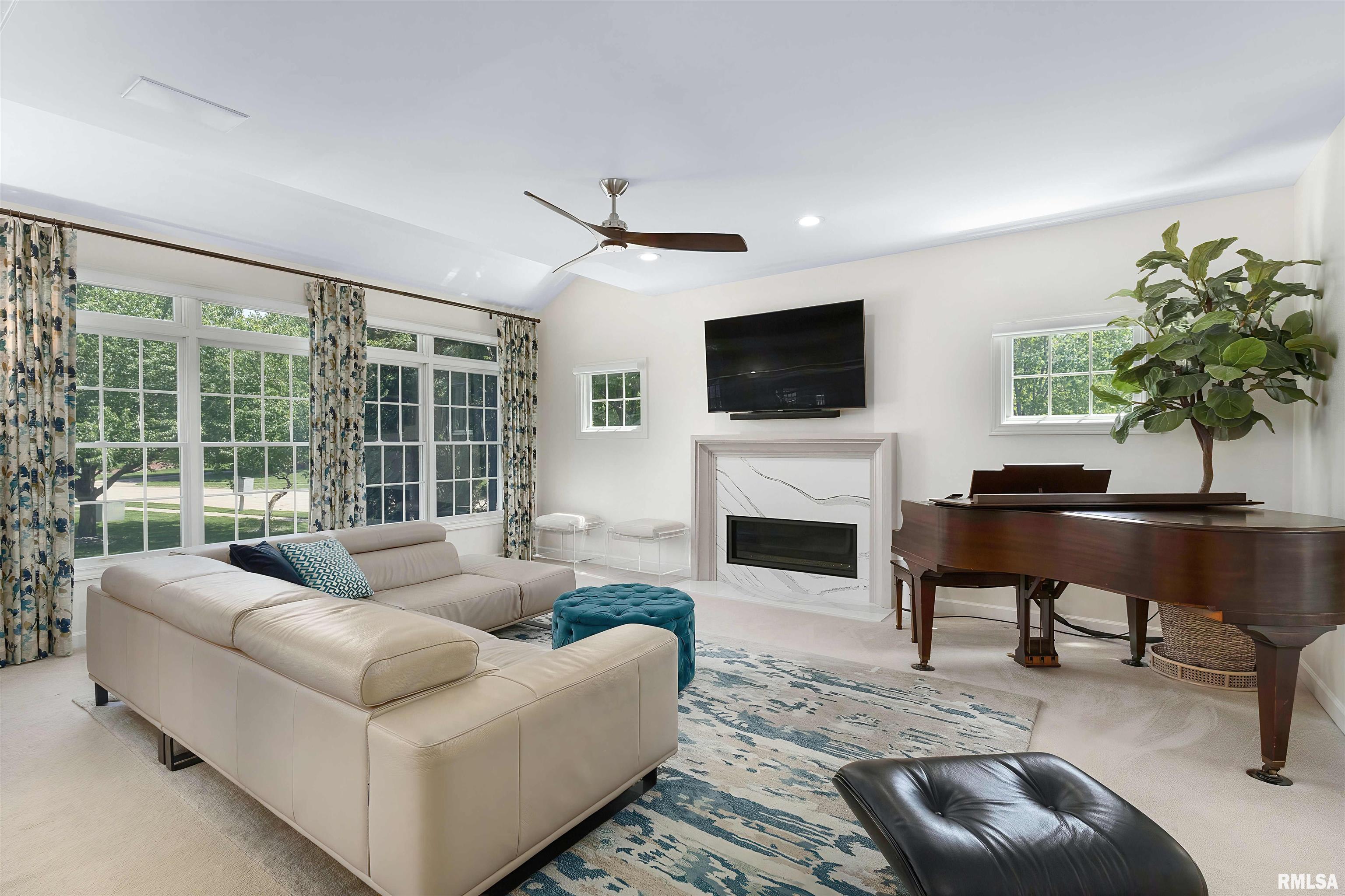 2083 Lundy Lane, Bettendorf, Iowa image 11