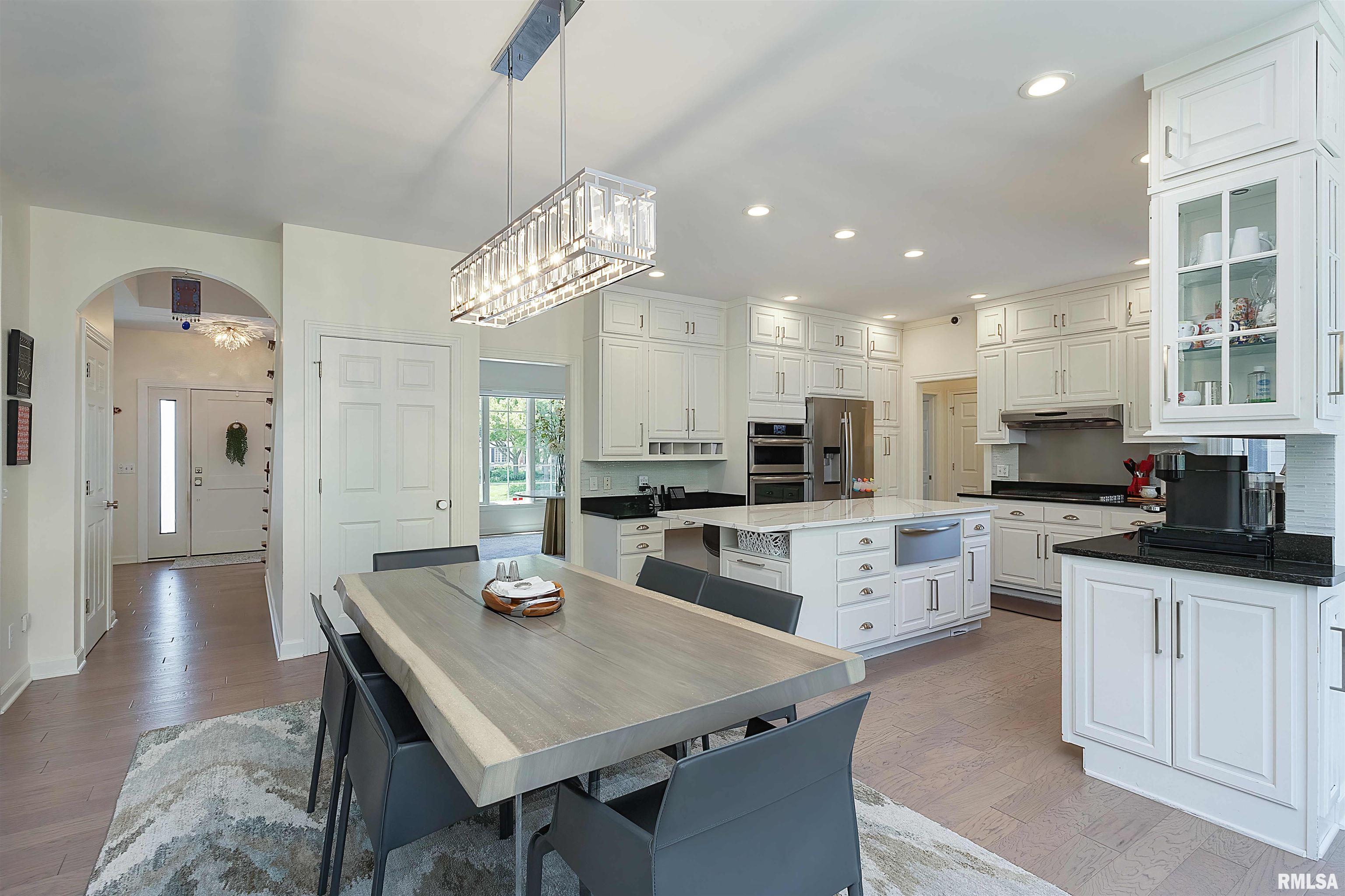 2083 Lundy Lane, Bettendorf, Iowa image 16