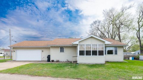Photo of 411 WOODLAND Street, Pekin, IL 61554 (MLS # PA1265633)