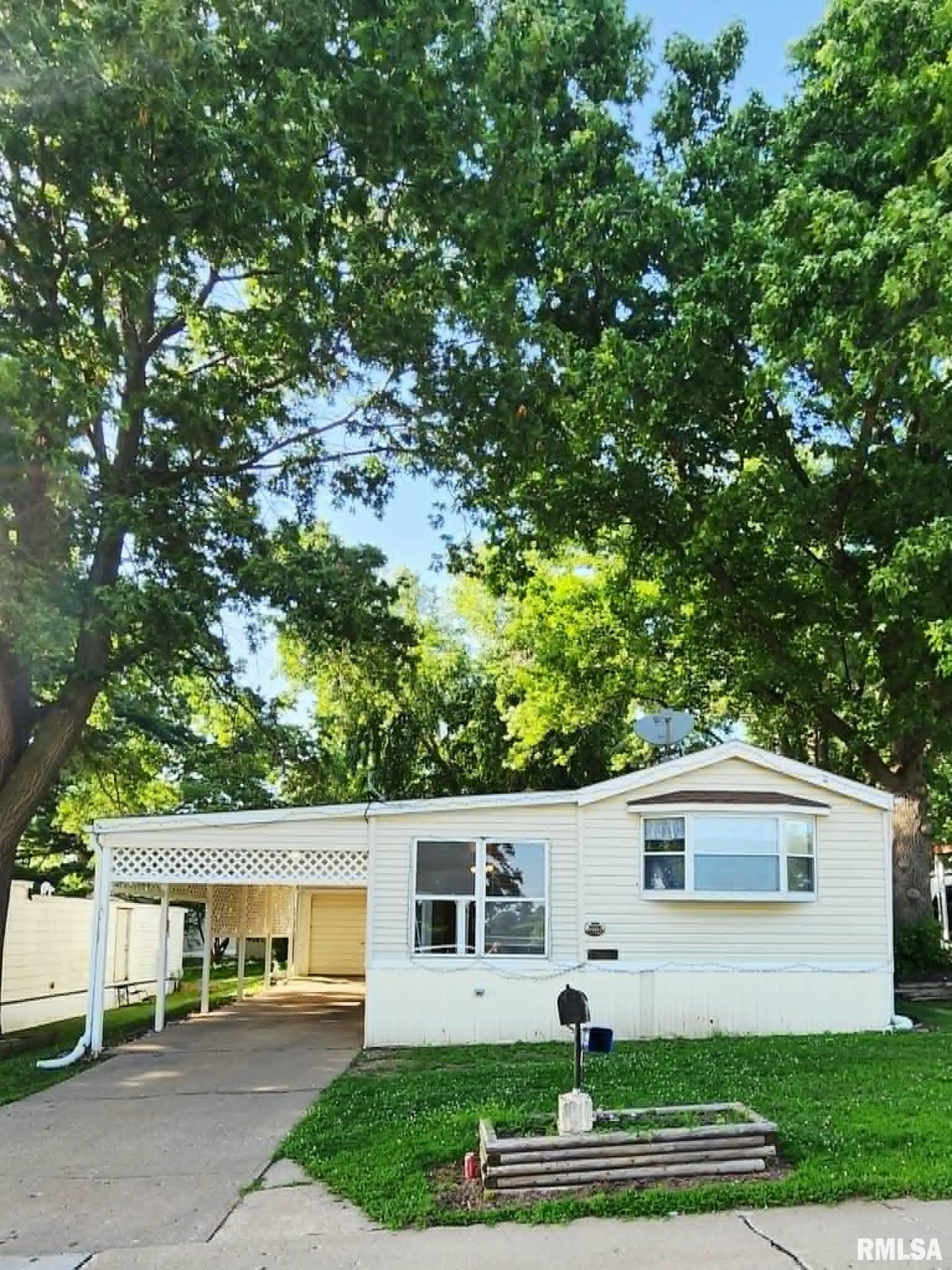 Photo 1 of 14 — 2119 Ennis Lane, Quincy, IL 62305