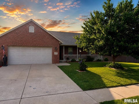 Homes For Sale - 1139 Willow Lake Drive<br/> Metamora, IL 61548