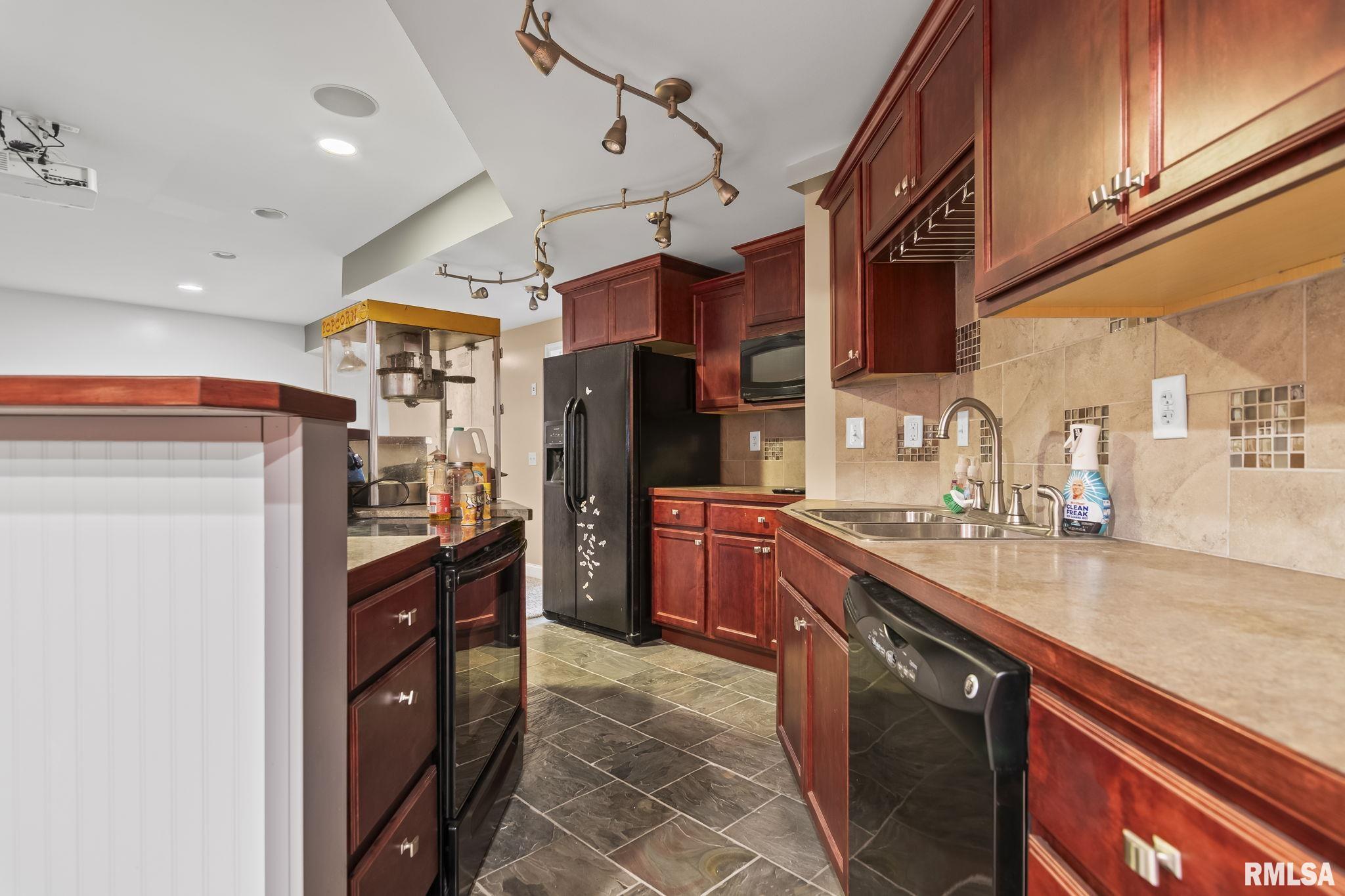 424 Heathrow Lane, Rochester, Illinois image 36