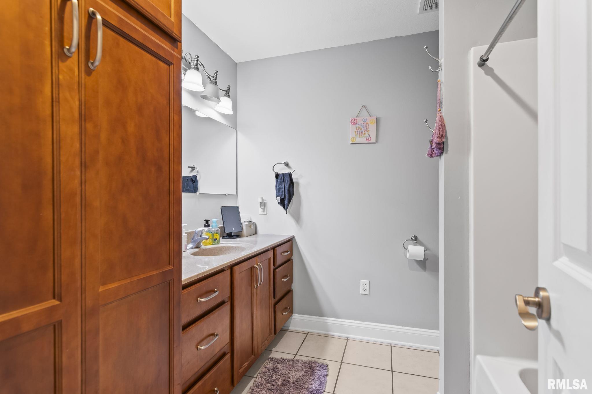 424 Heathrow Lane, Rochester, Illinois image 35
